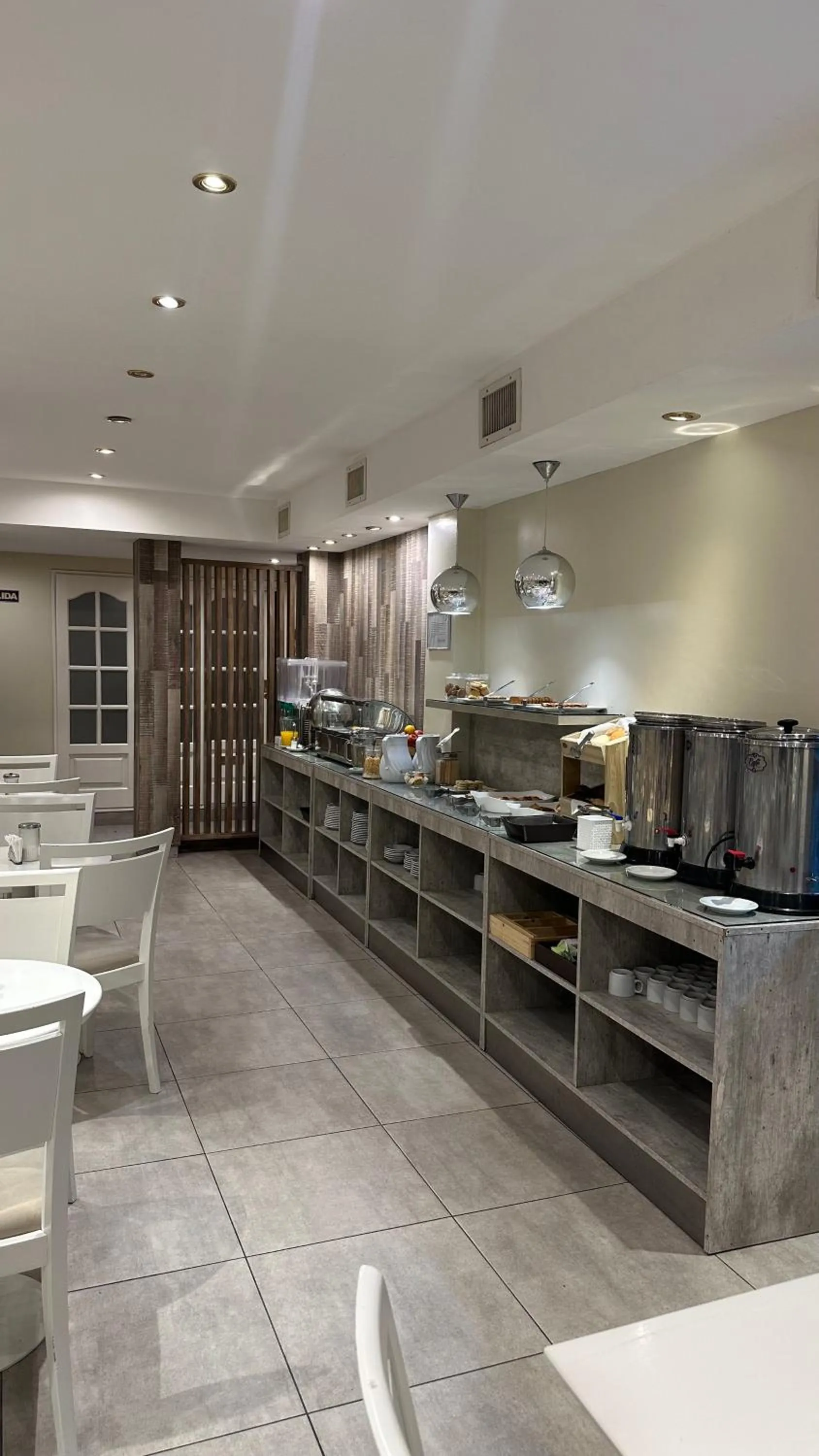 Food and drinks in Prince Hotel