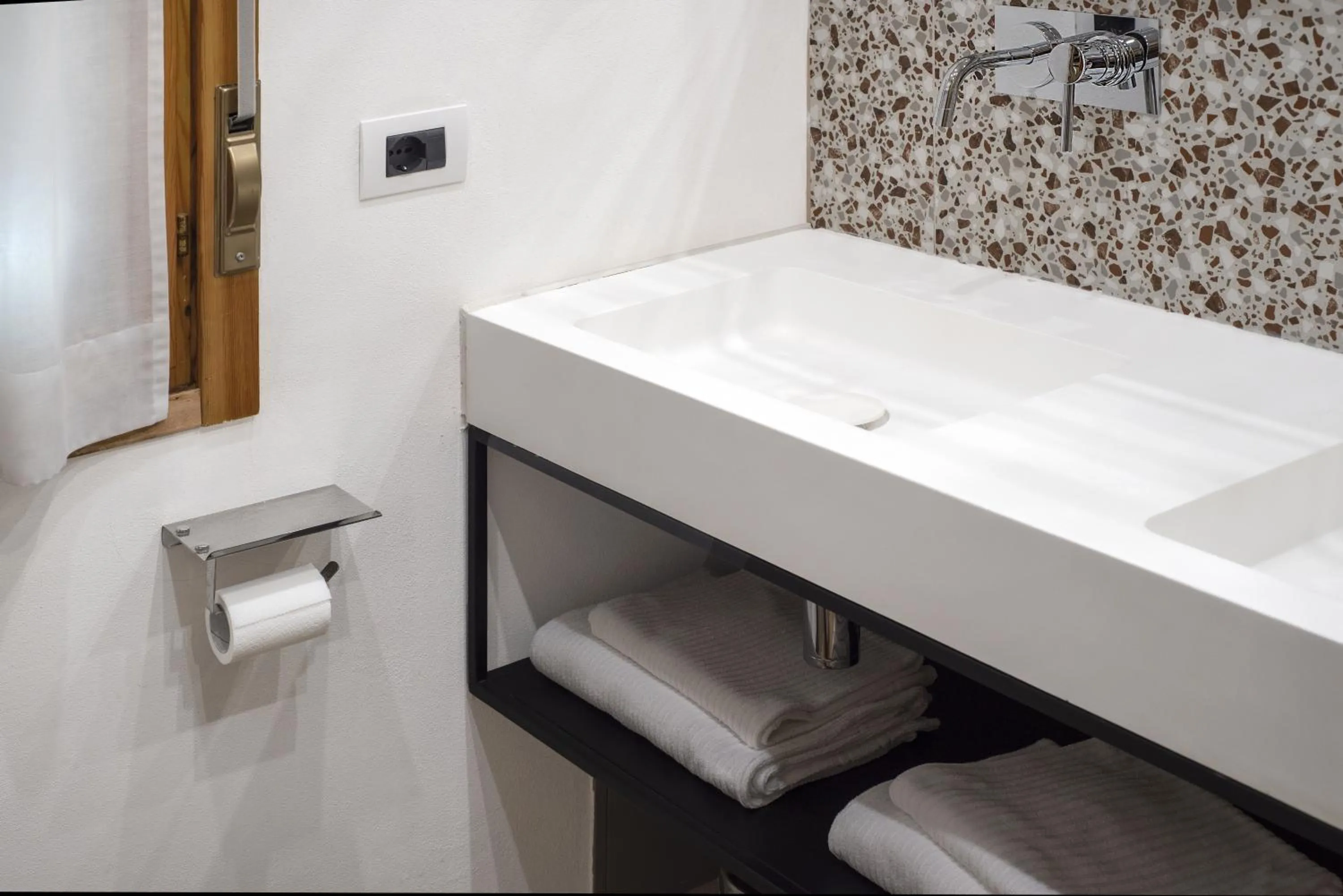 Bathroom, Bed in Piccolo Hotel Aurora