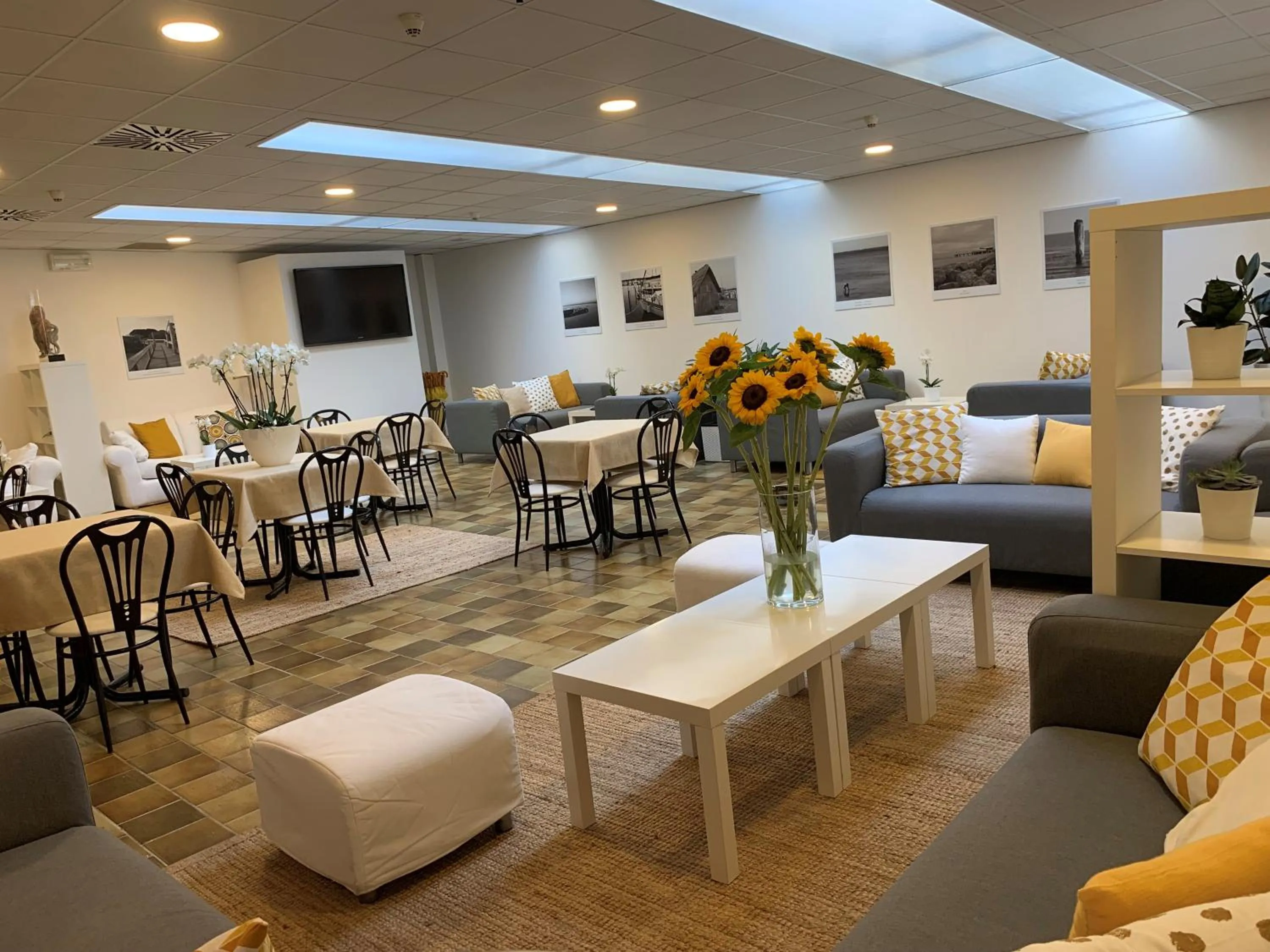 Communal lounge/ TV room in Hotel Desiree