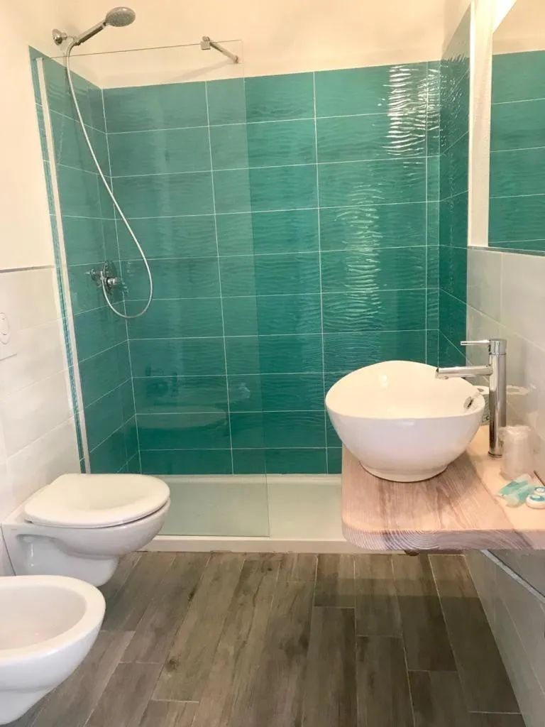 Shower in Hotel Sandalion