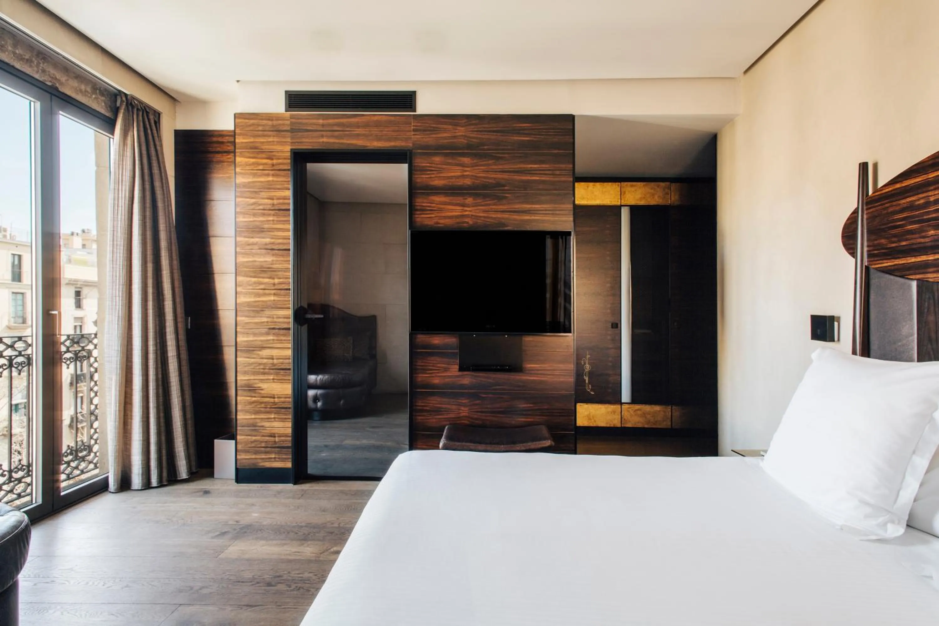 Bed in Hotel Bagués, a Small Luxury Hotel of the World
