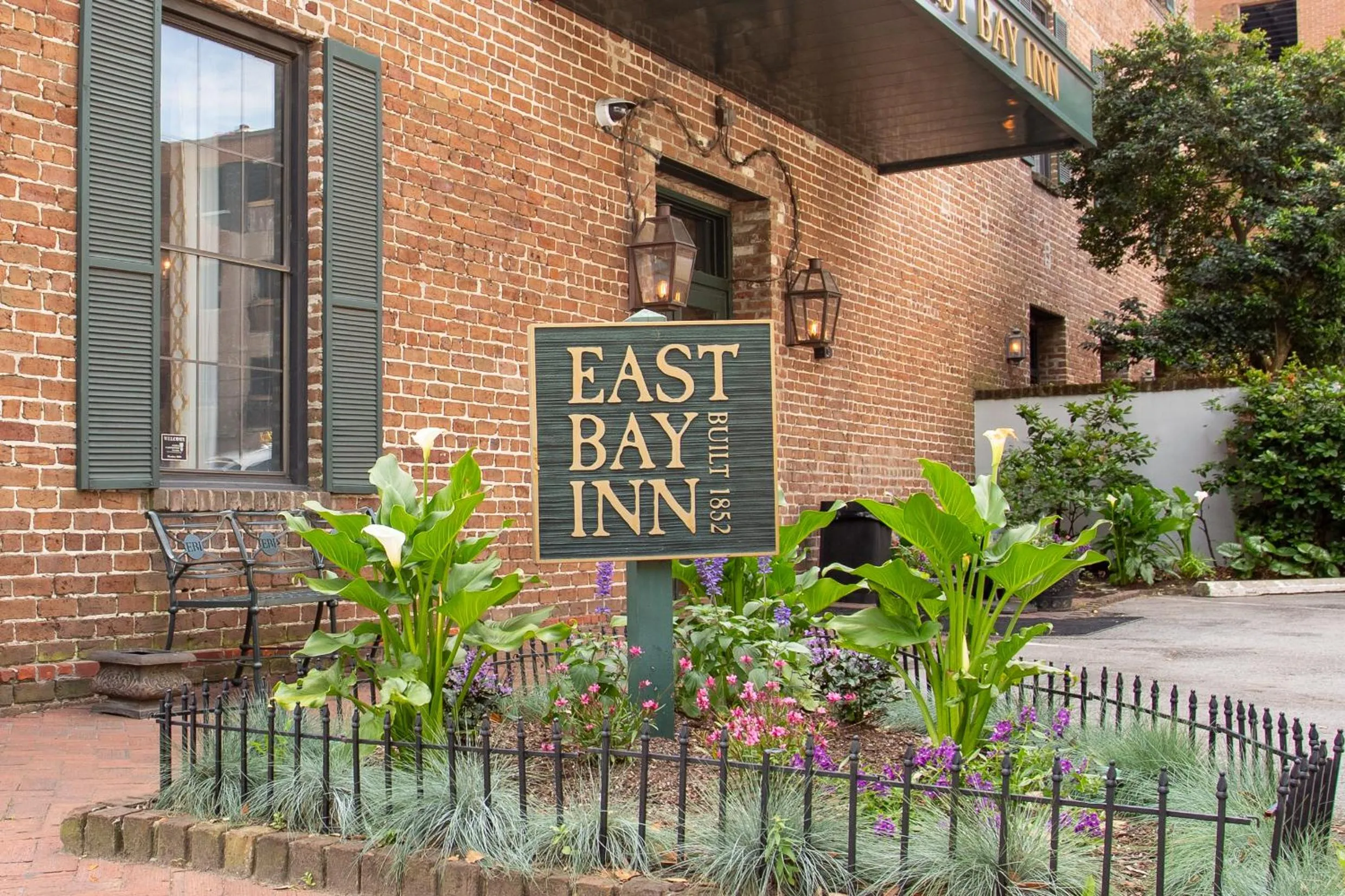 Property building in East Bay Inn, Historic Inns of Savannah Collection