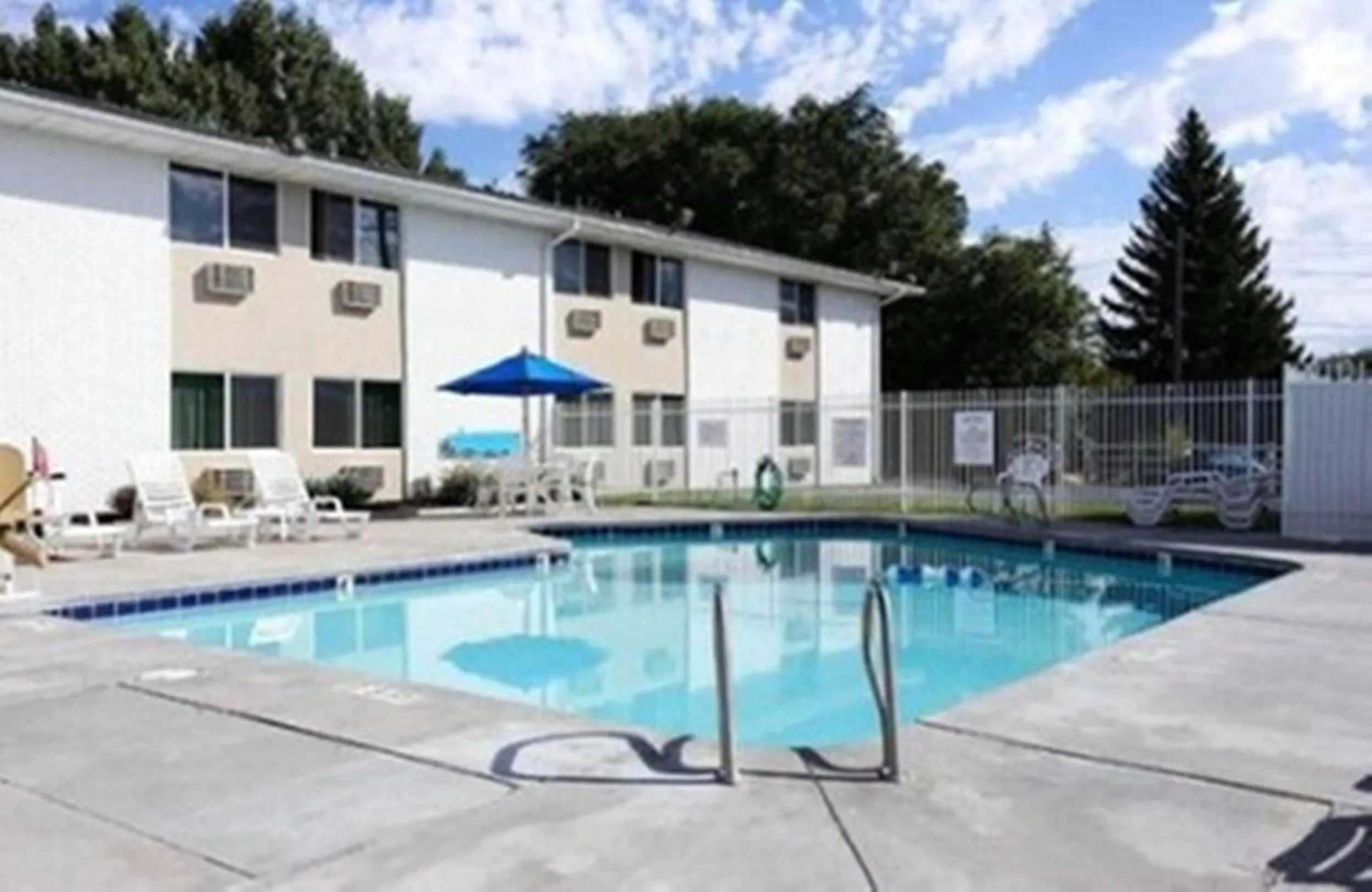 Restaurant/places to eat in Econo Lodge