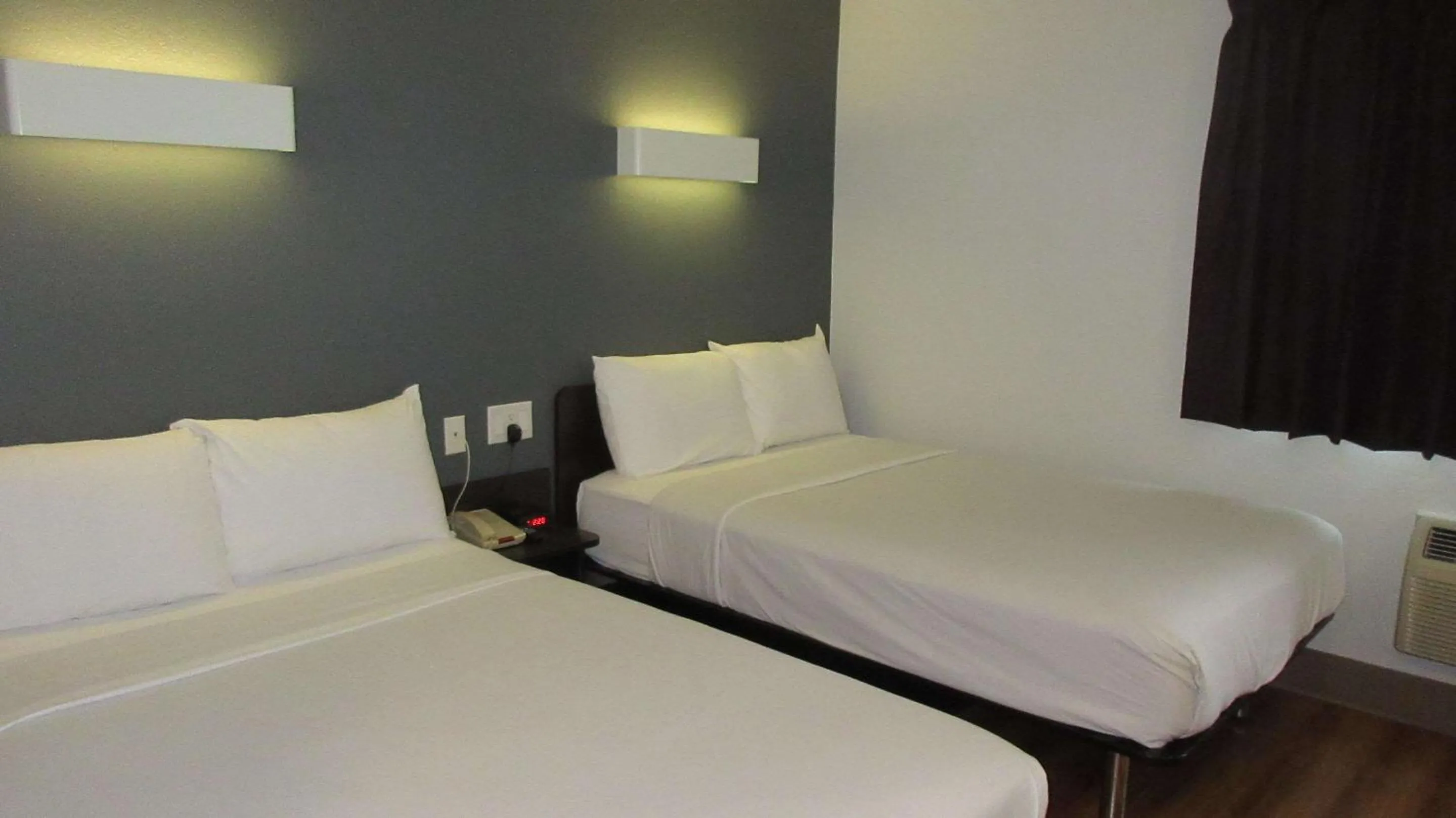 Bedroom, Bed in Motel 6-Idaho Falls, ID