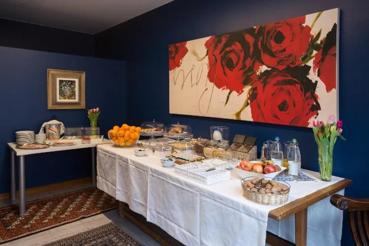 Restaurant/places to eat in Albergo Residenza Al Teatro