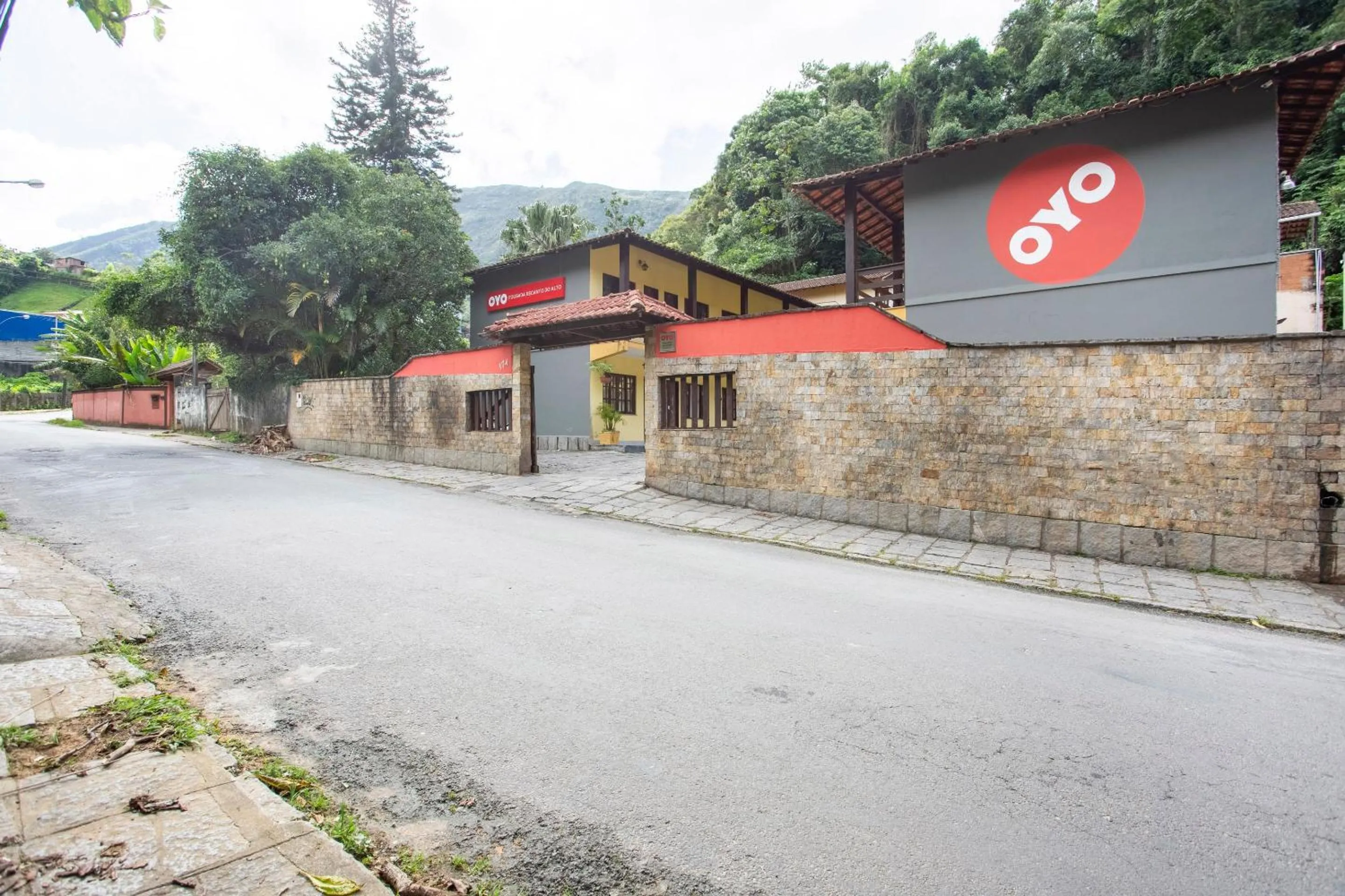 Facade/entrance in OYO Hotel Recanto Do Alto, Teresópolis