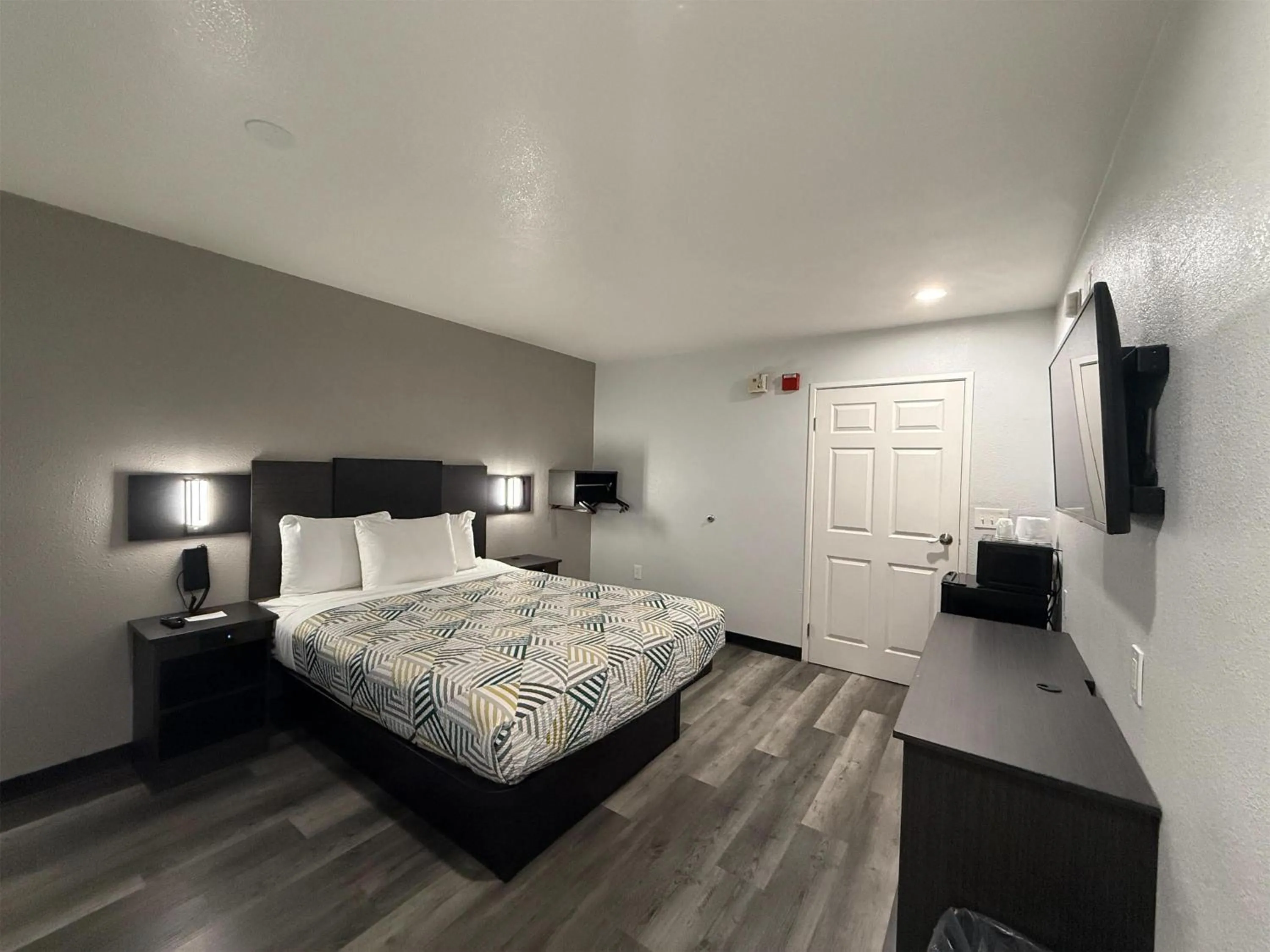 Bedroom, Bed in Motel 6-Seattle, WA - South