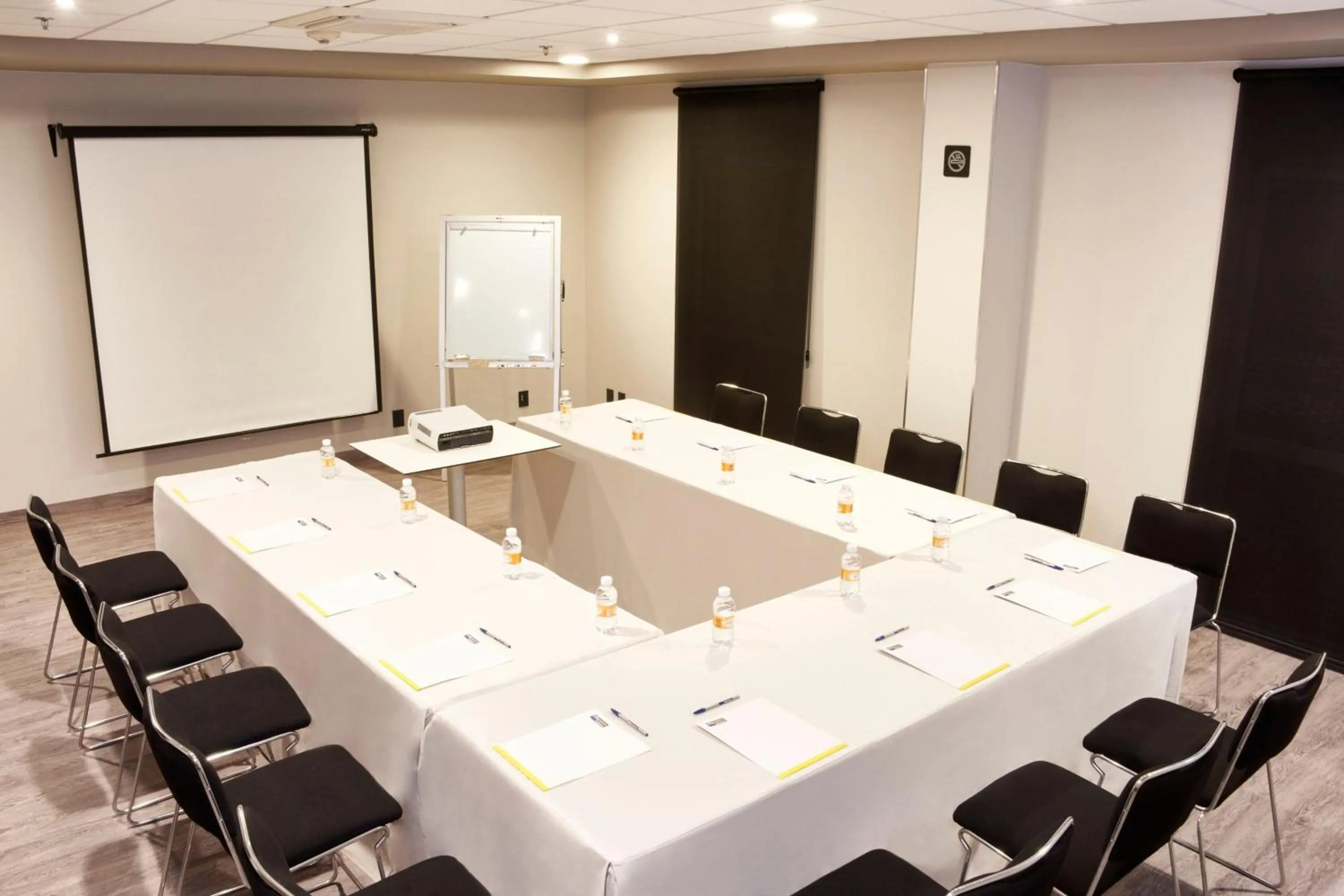 Meeting/conference room in City Express by Marriott Zacatecas