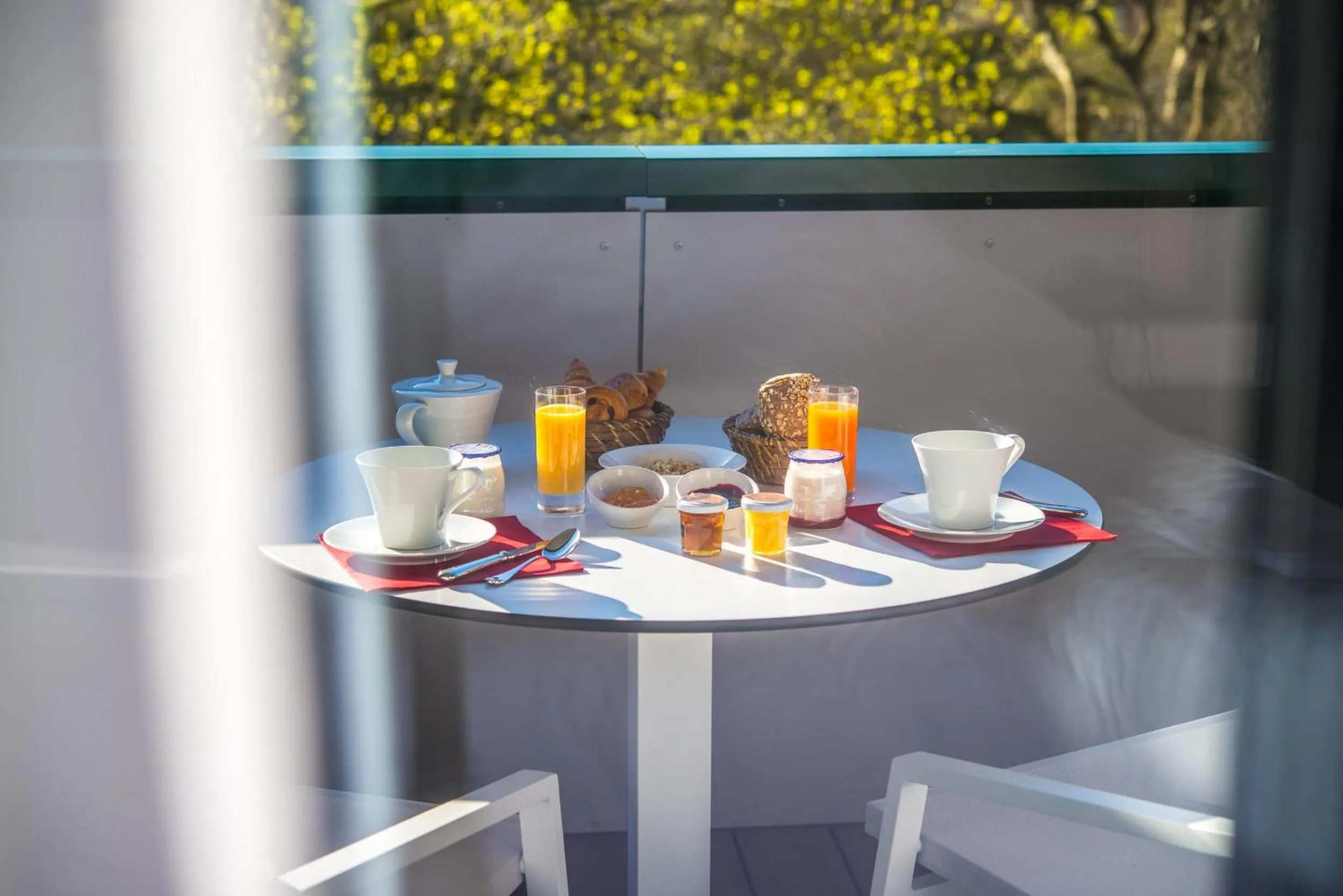 Food and drinks in Eau Thermale Avène l'hôtel