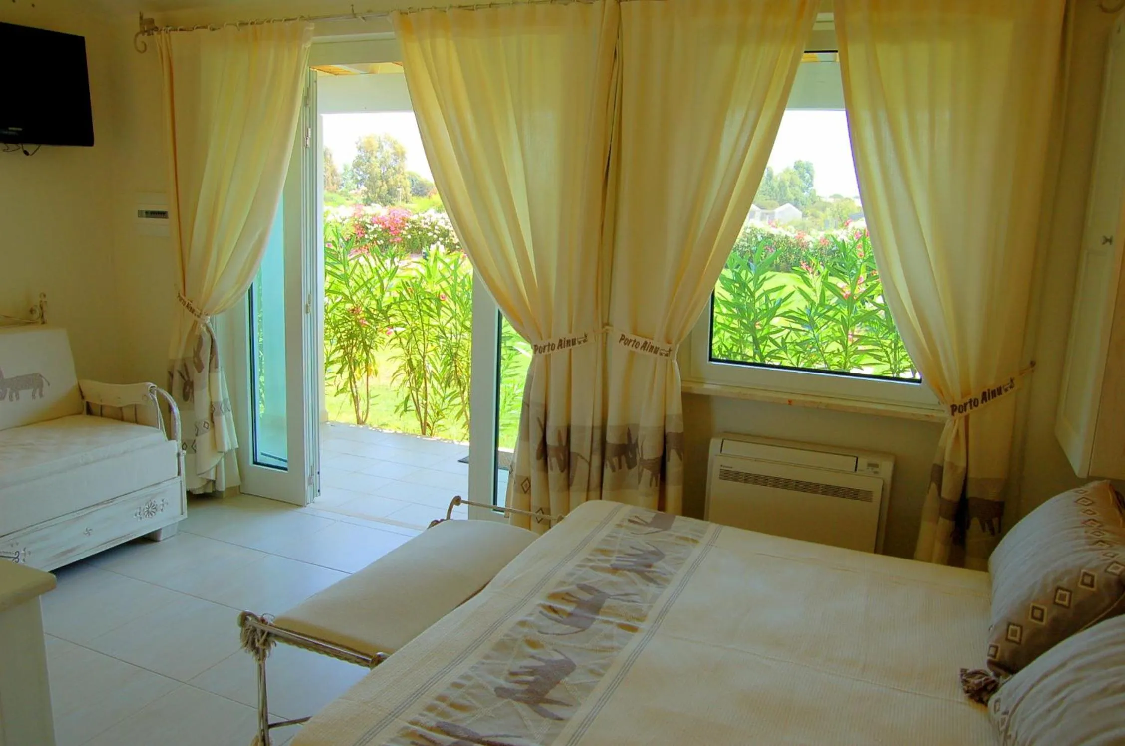 Photo of the whole room, Bed in Hotel Budoni Beach