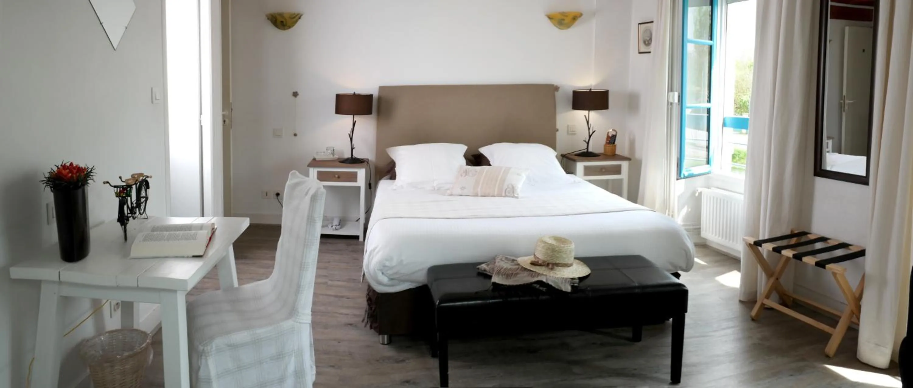 Day, Bed in Hotel Au Marais