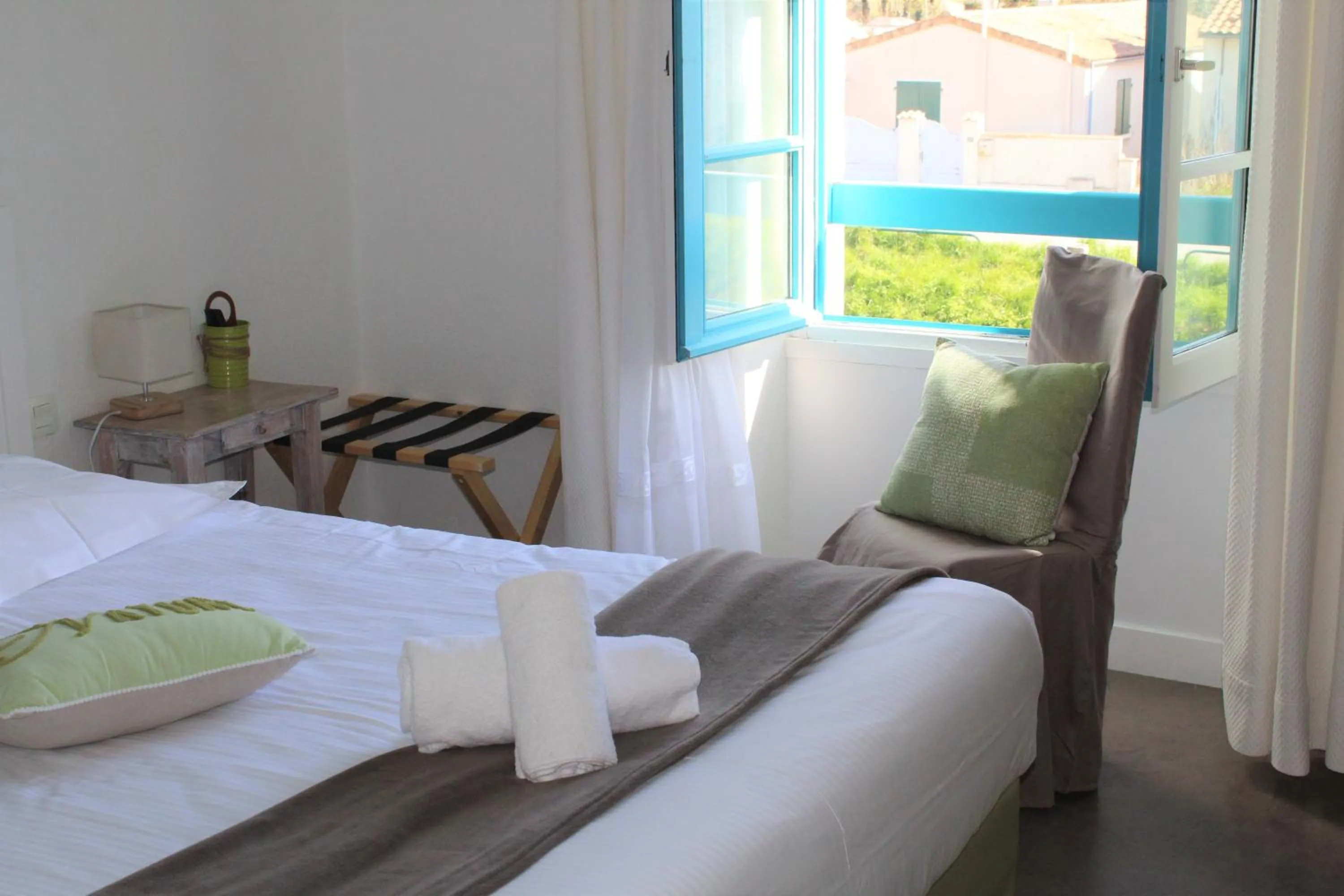 River view, Bed in Hotel Au Marais