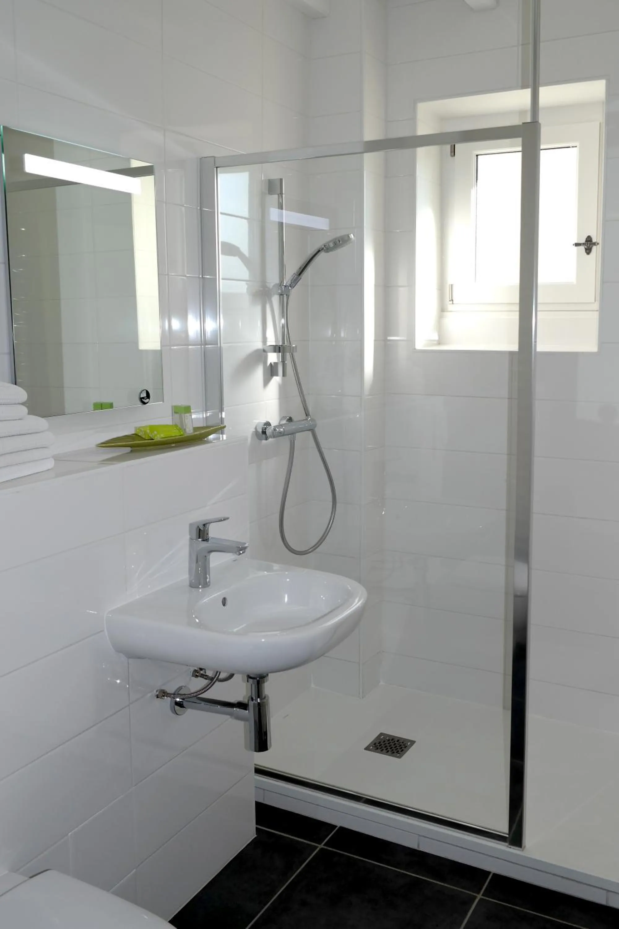 Shower in Hotel Au Marais