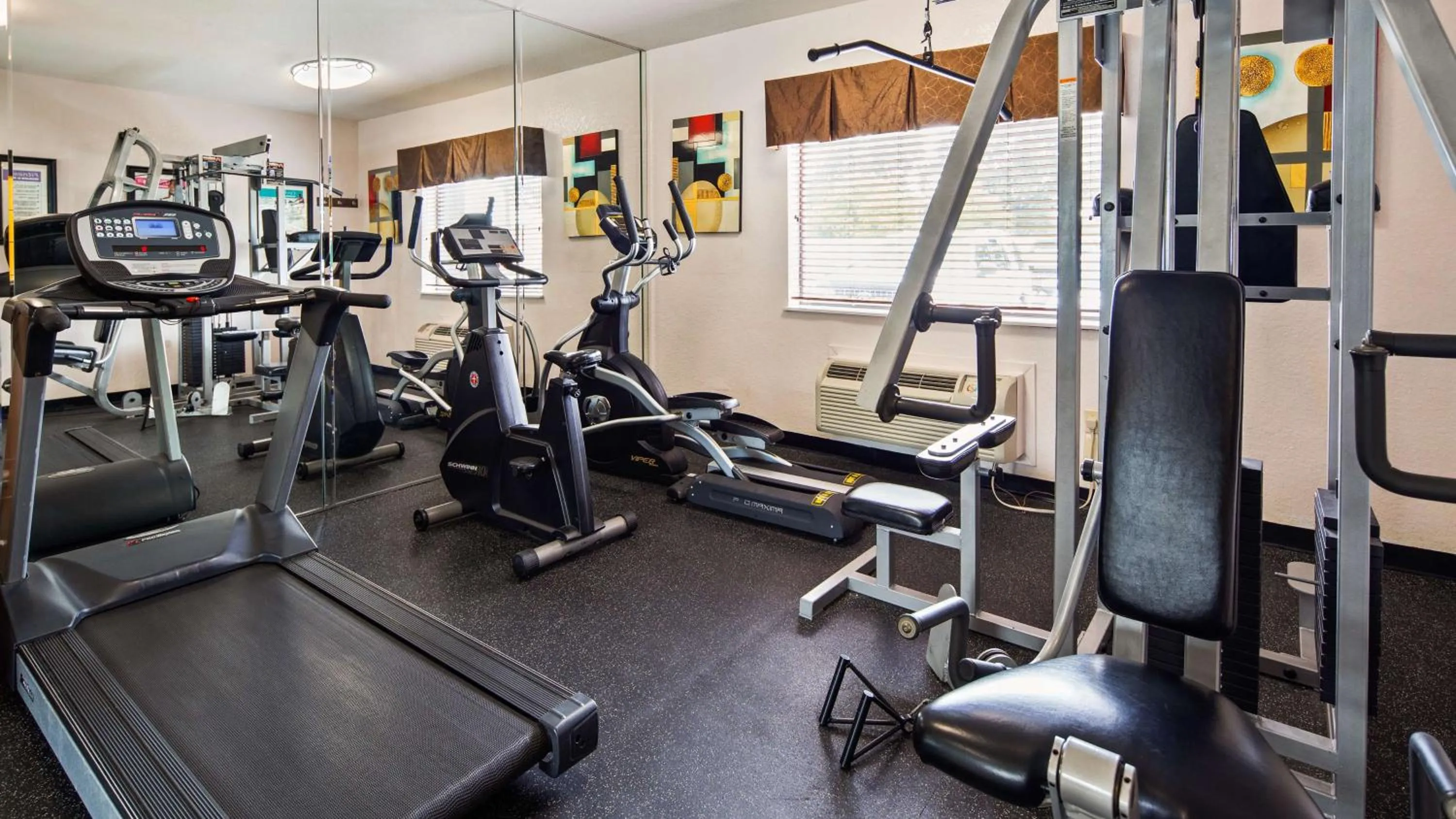 Fitness centre/facilities in Best Western Plus Northwest Inn & Suites