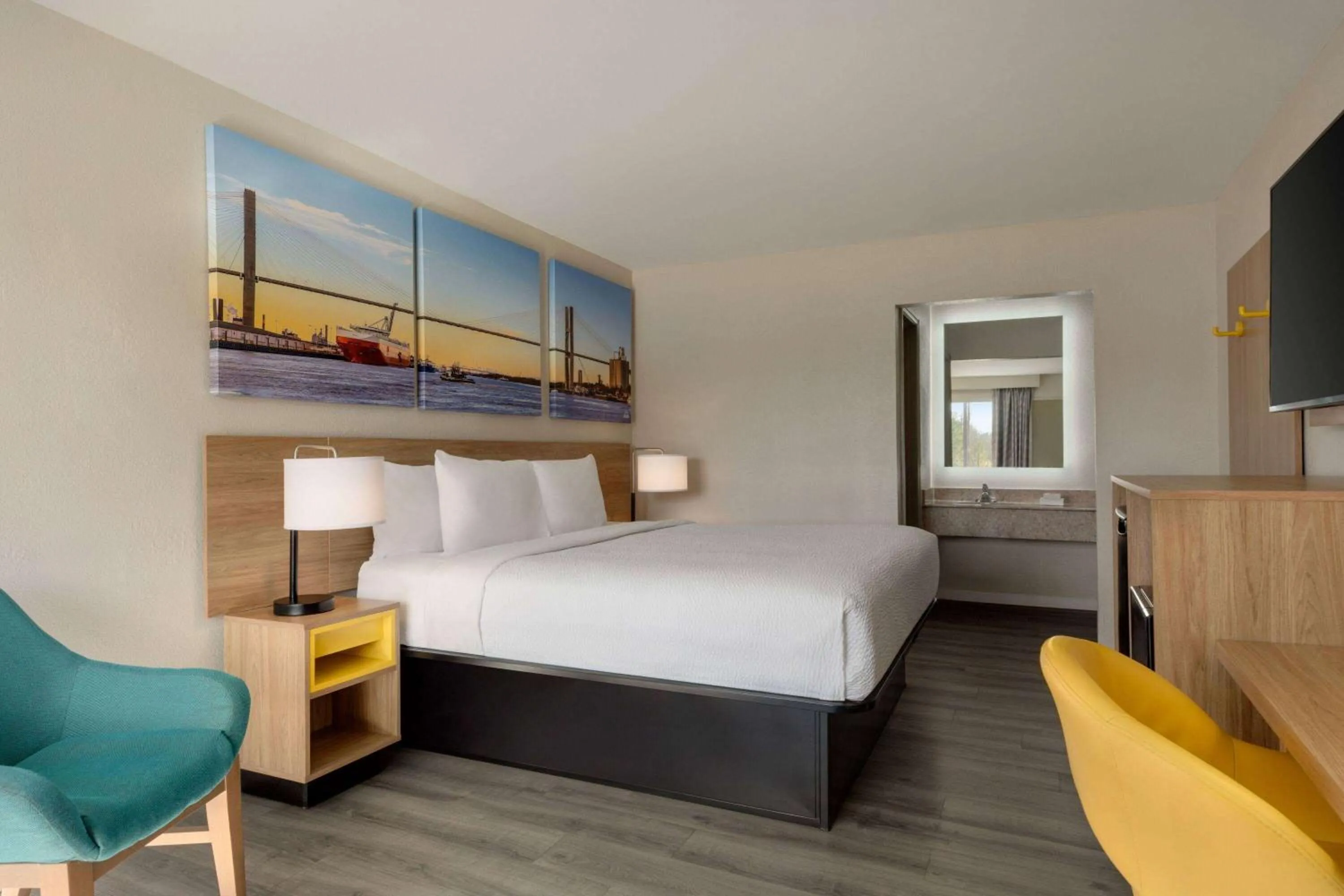 Photo of the whole room, Bed in Days Inn by Wyndham Emporia