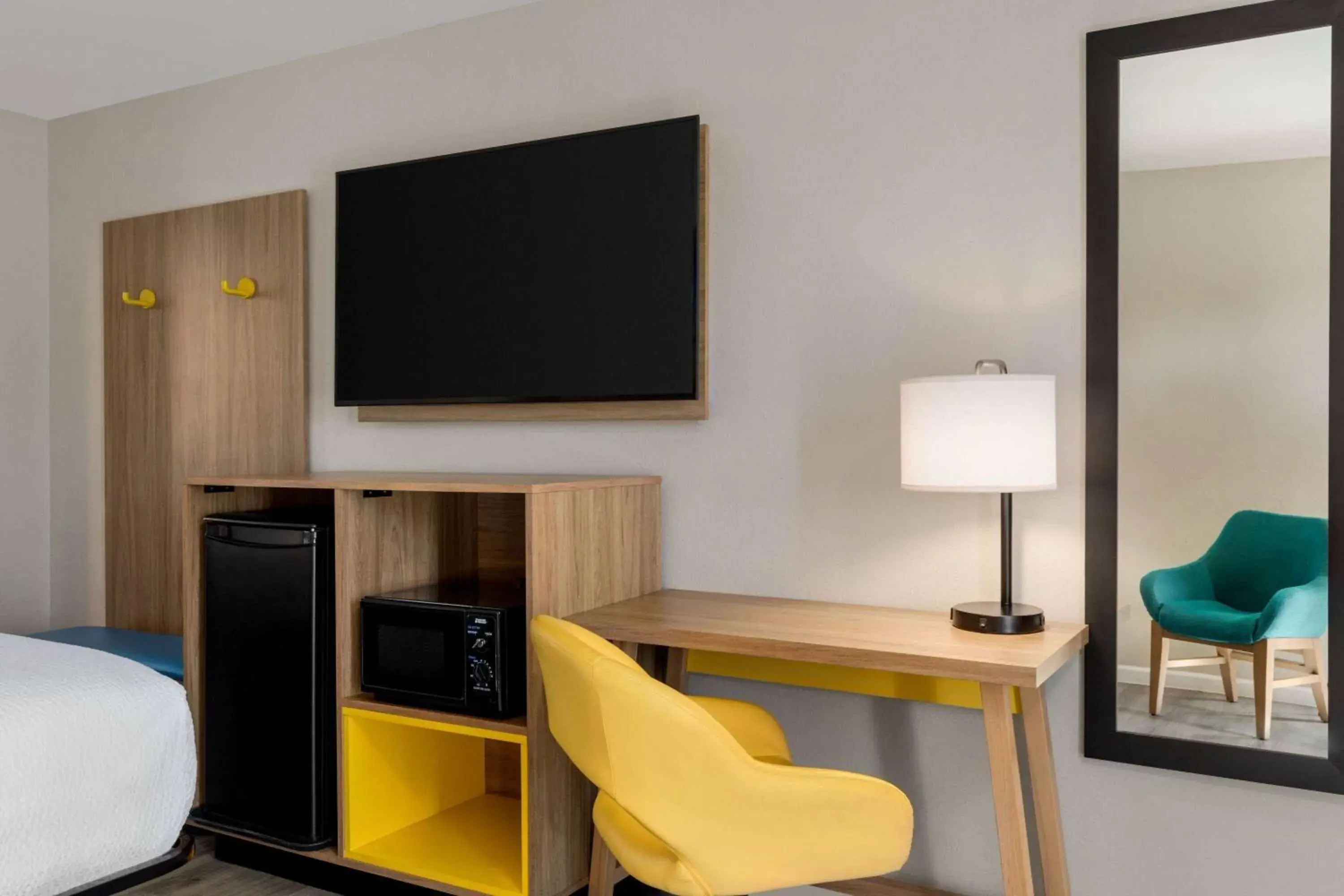 Deluxe King Room - Non-Smoking in Days Inn by Wyndham Emporia Deluxe King Room - Non-Smoking in Days Inn by Wyndham Emporia