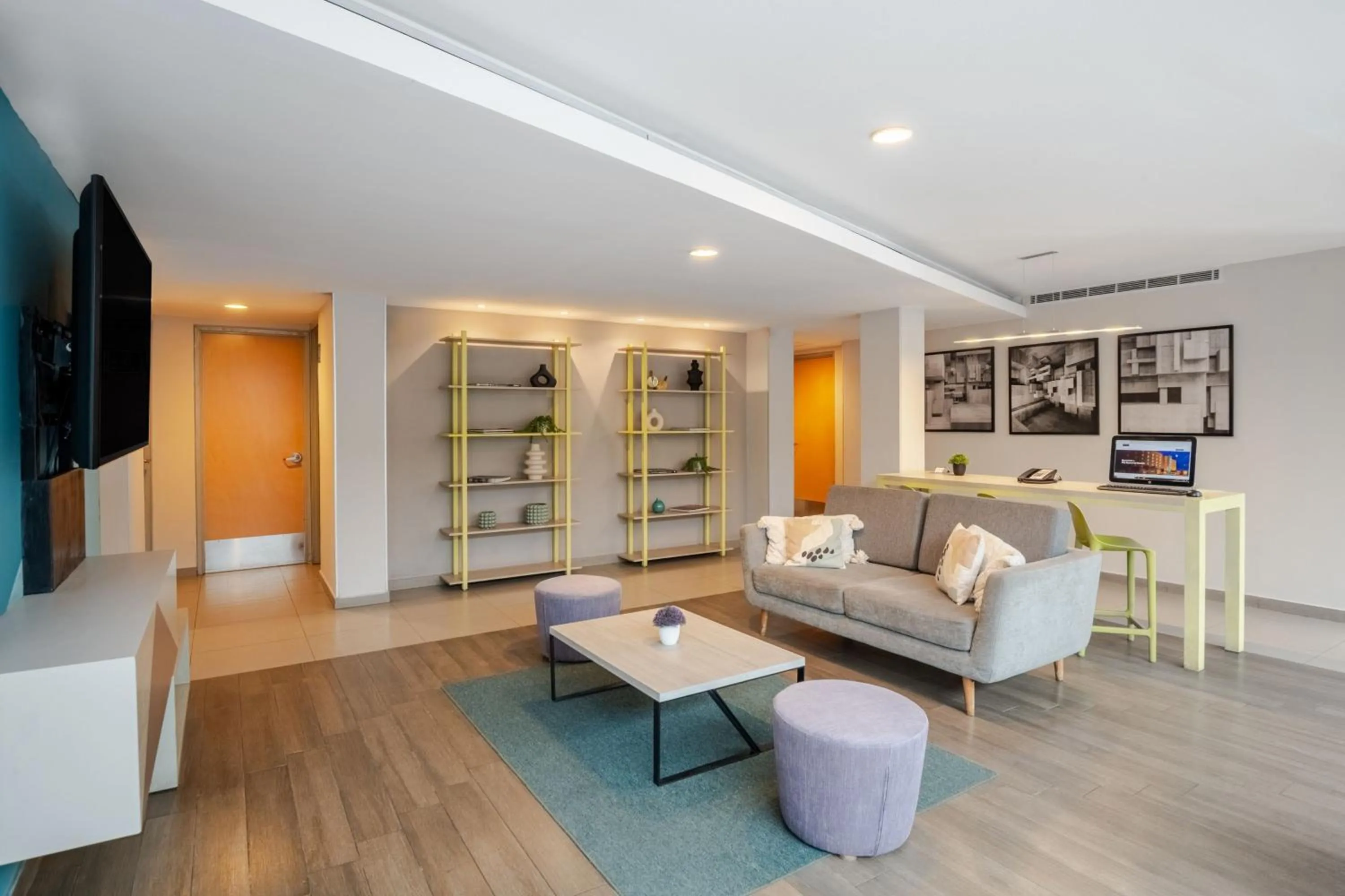 Lobby or reception in City Express Suites by Marriott Ciudad de México Anzures