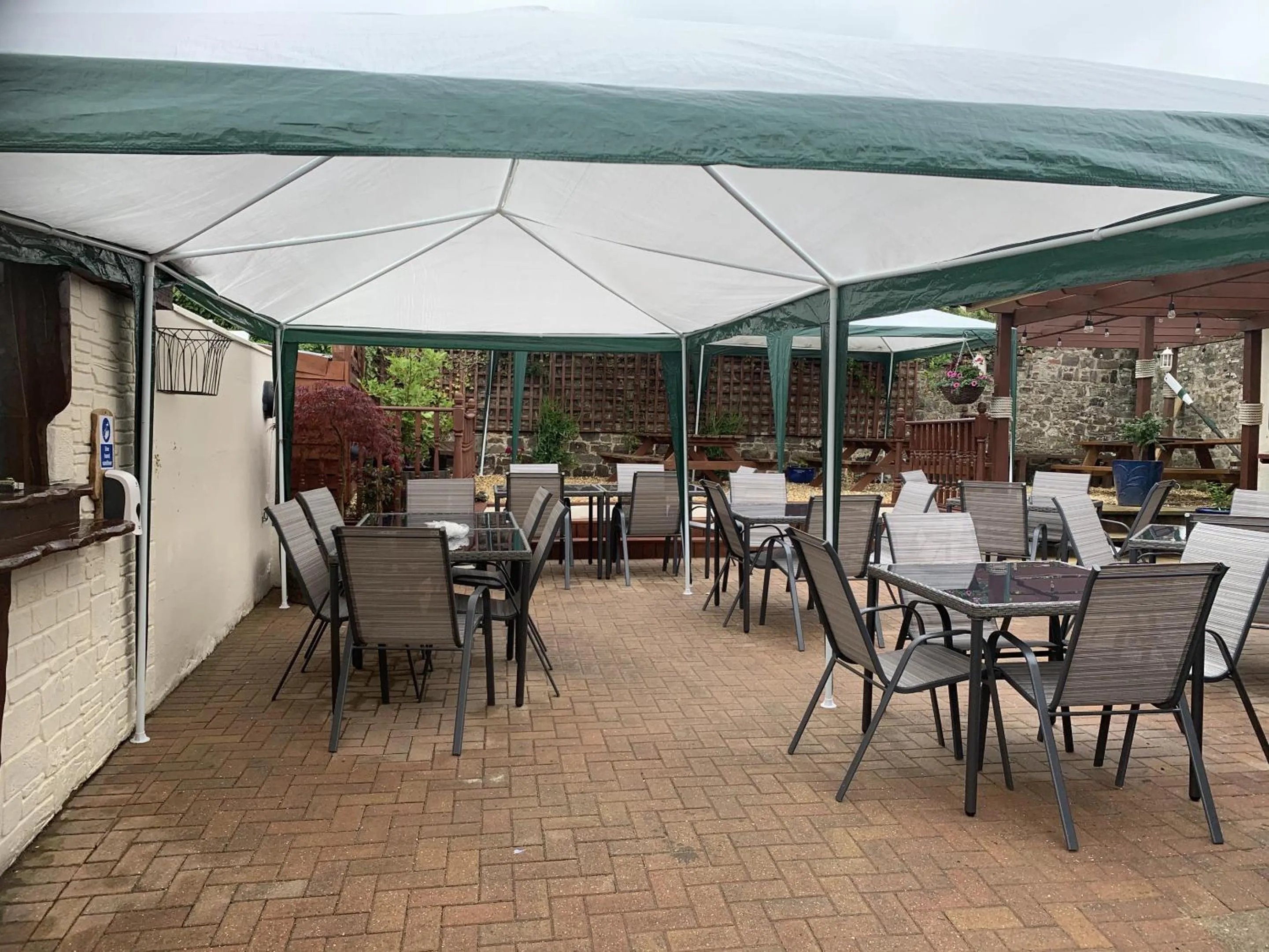 Garden in Wayfarer Inn