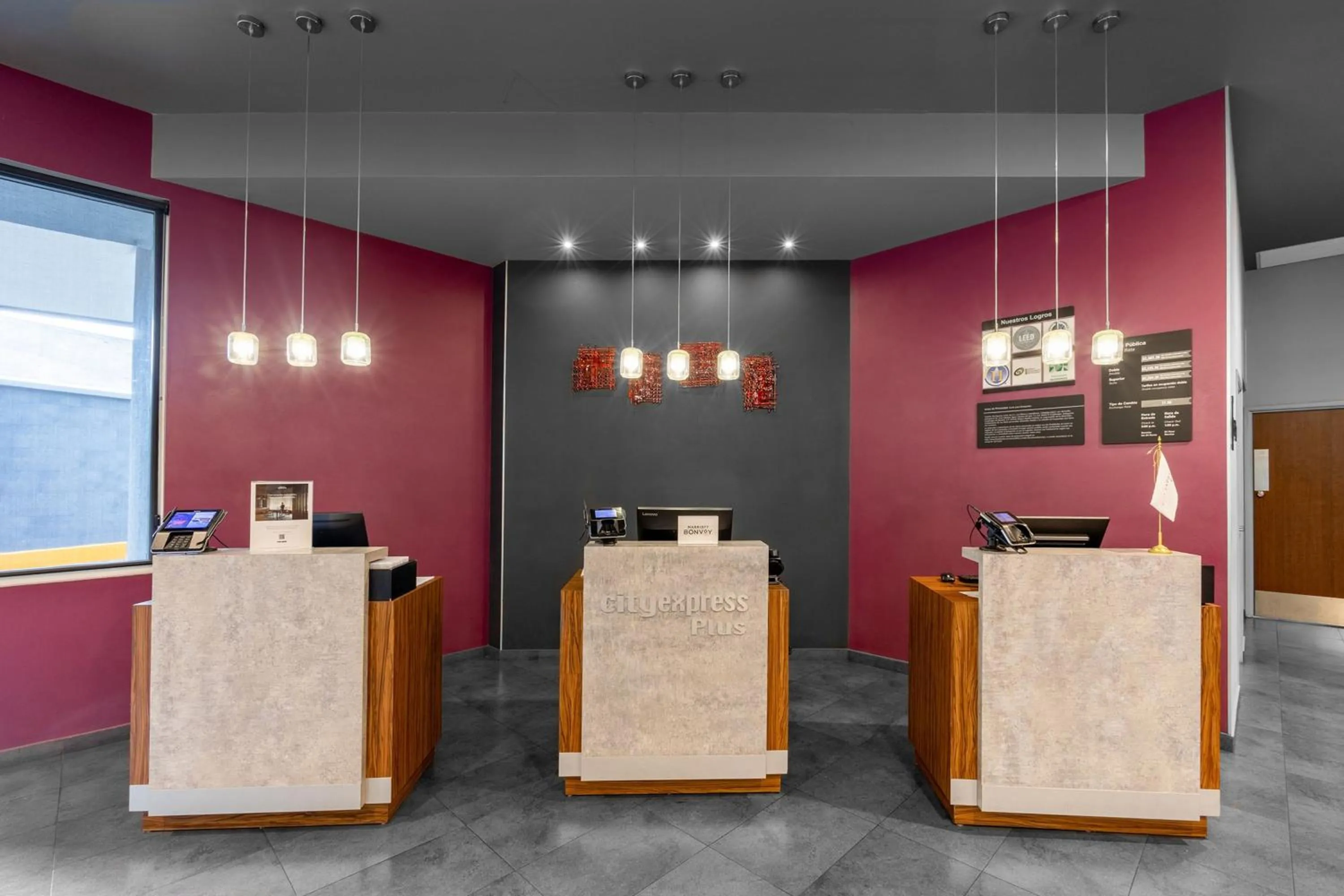 Lobby or reception in City Express Plus by Marriott Guadalajara Expo