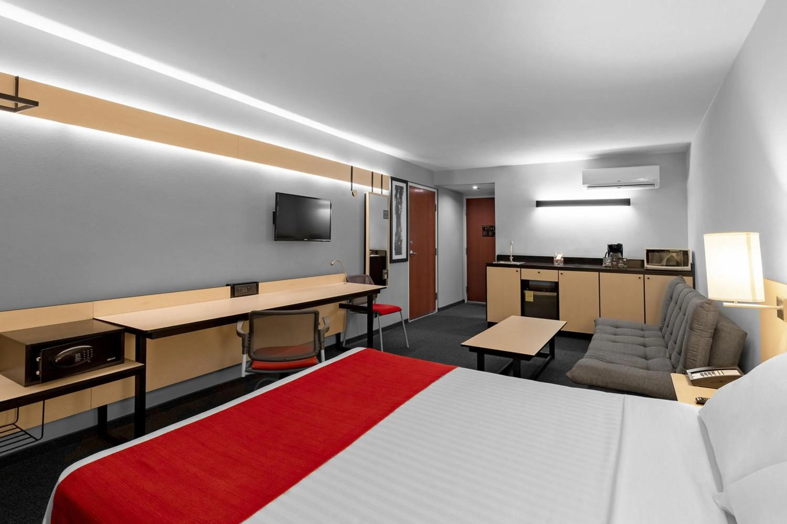 Bedroom, Bed in City Express Plus by Marriott Guadalajara Expo