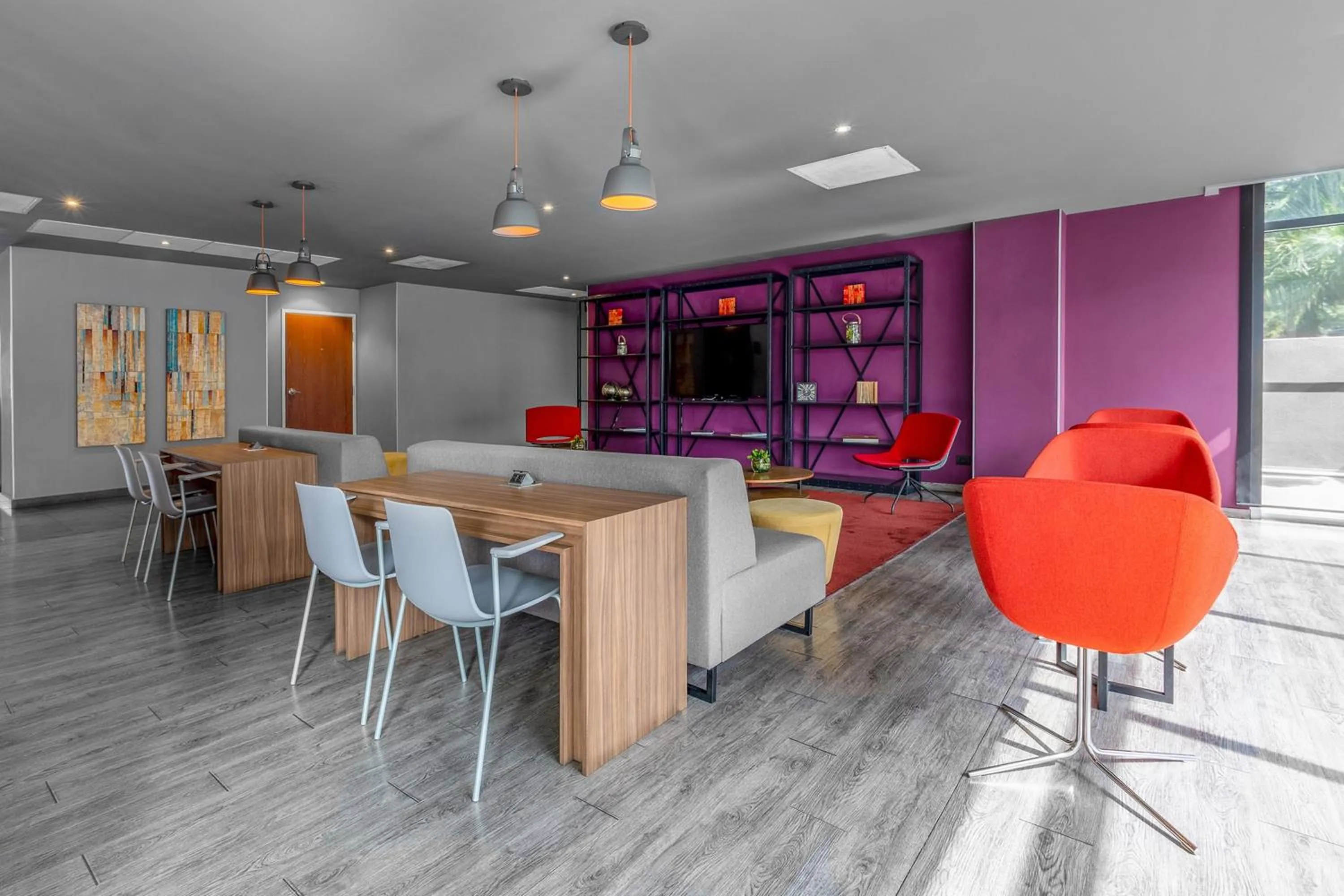 Lobby or reception in City Express Plus by Marriott Guadalajara Expo