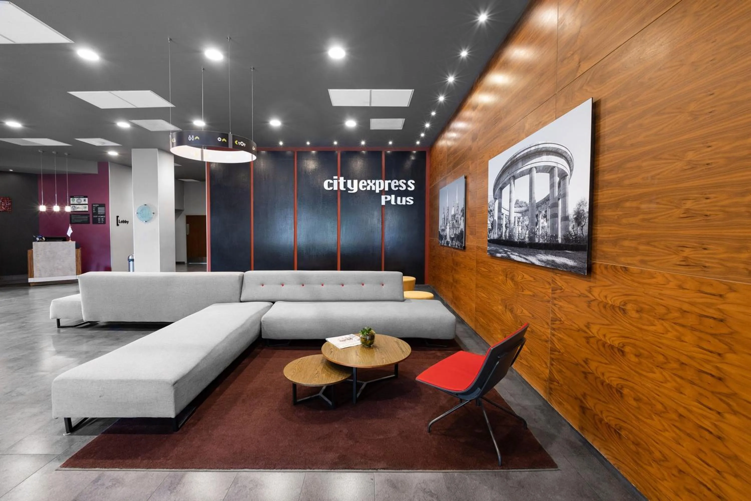Lobby or reception in City Express Plus by Marriott Guadalajara Expo