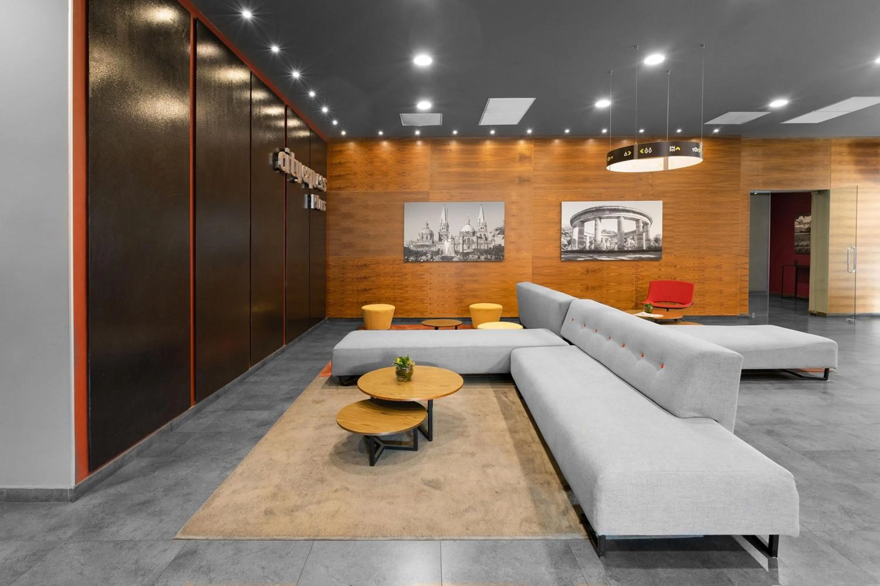 Lobby or reception in City Express Plus by Marriott Guadalajara Expo