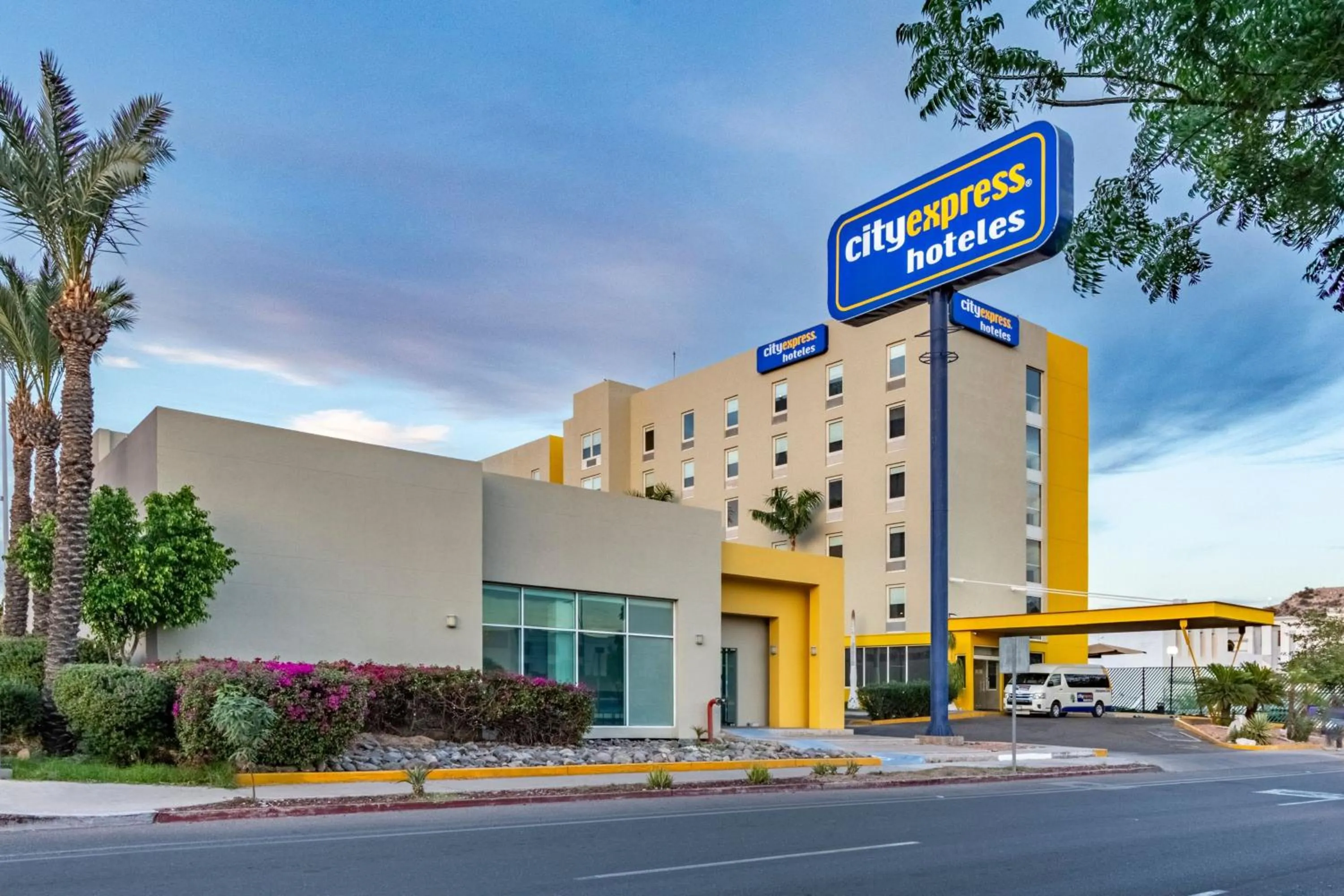 Property building in City Express by Marriott Hermosillo