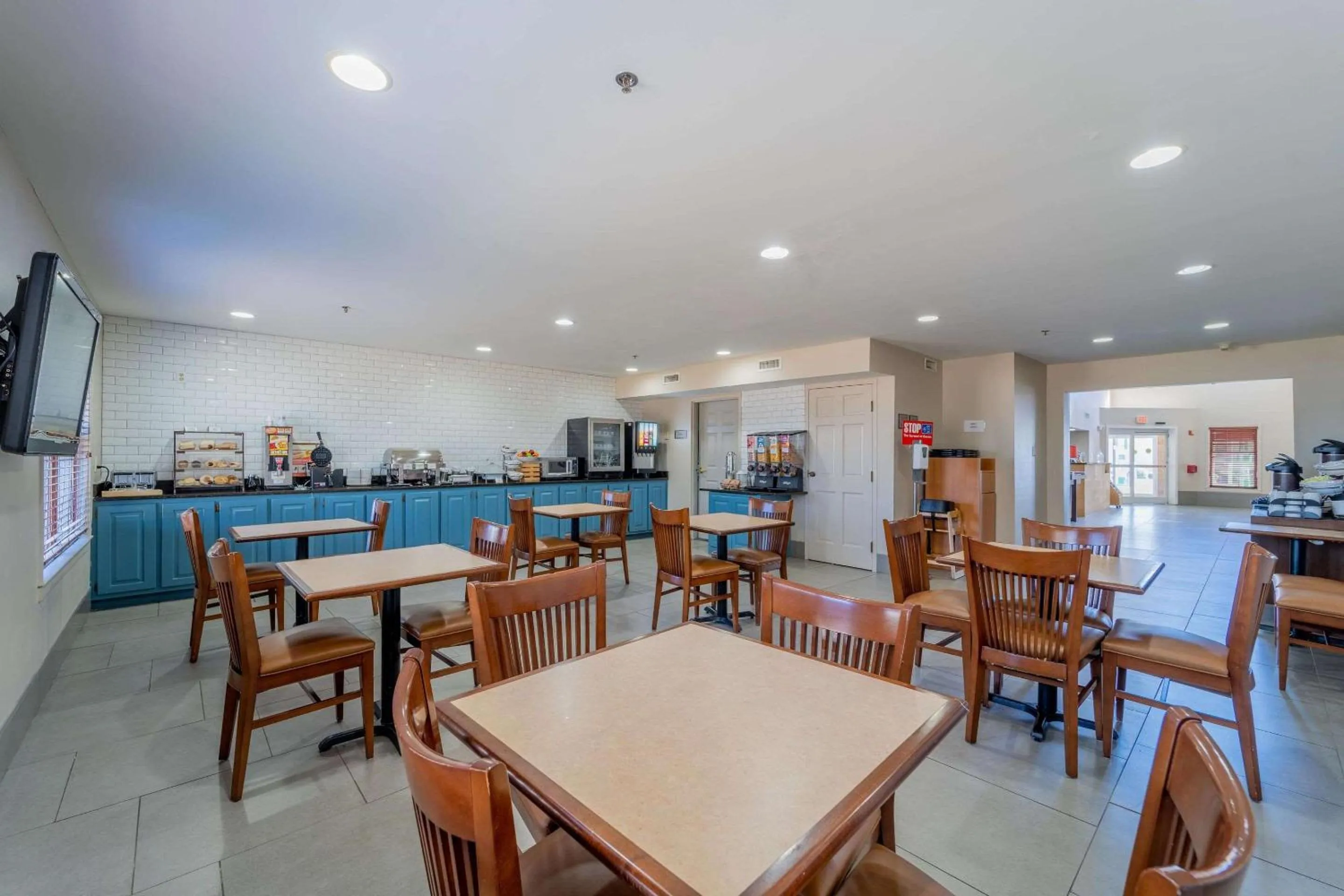 Breakfast in Country Inn & Suites by Radisson, Richmond I-95 South, VA