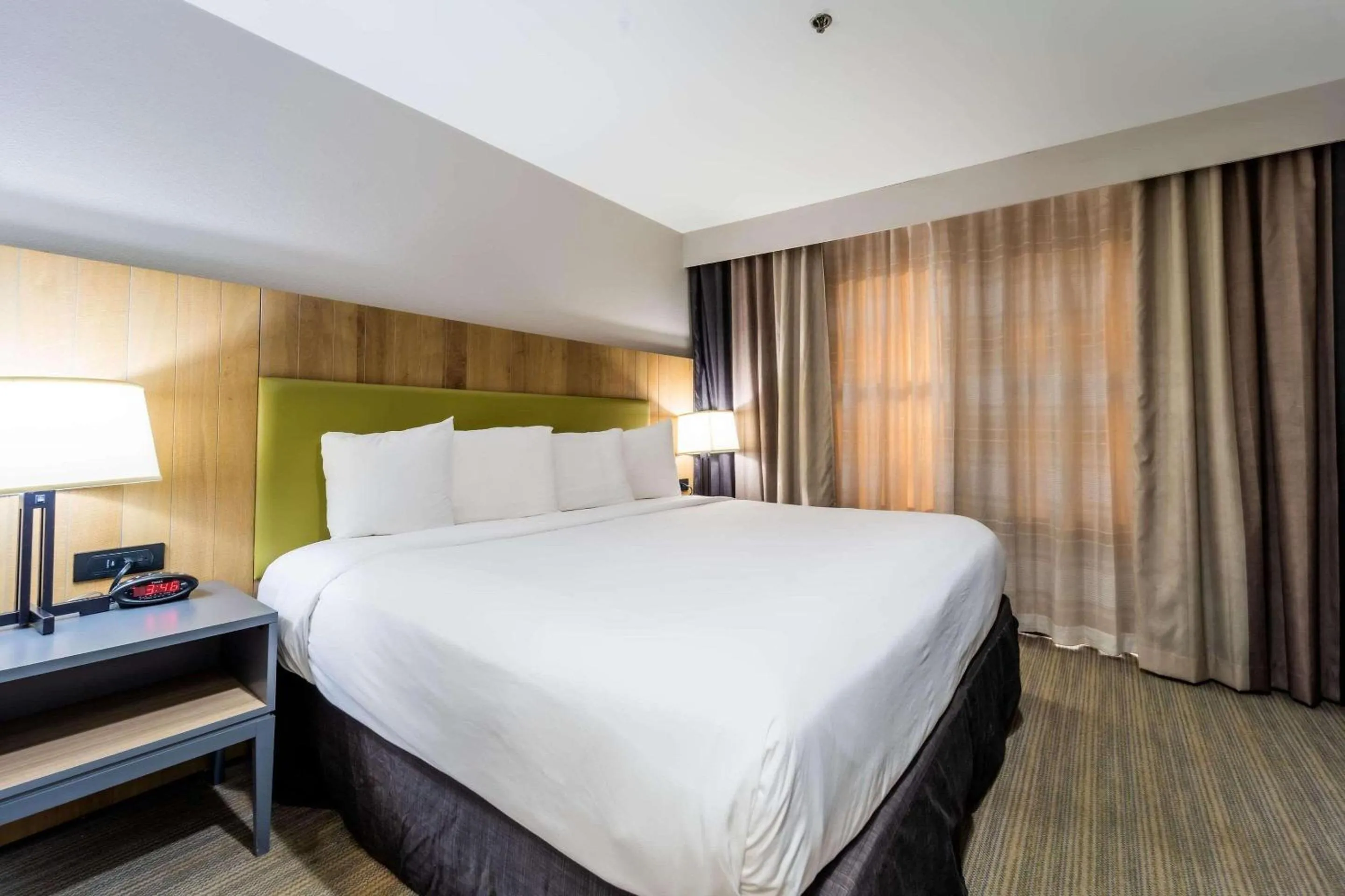 Bedroom, Bed in Country Inn & Suites by Radisson, Richmond I-95 South, VA