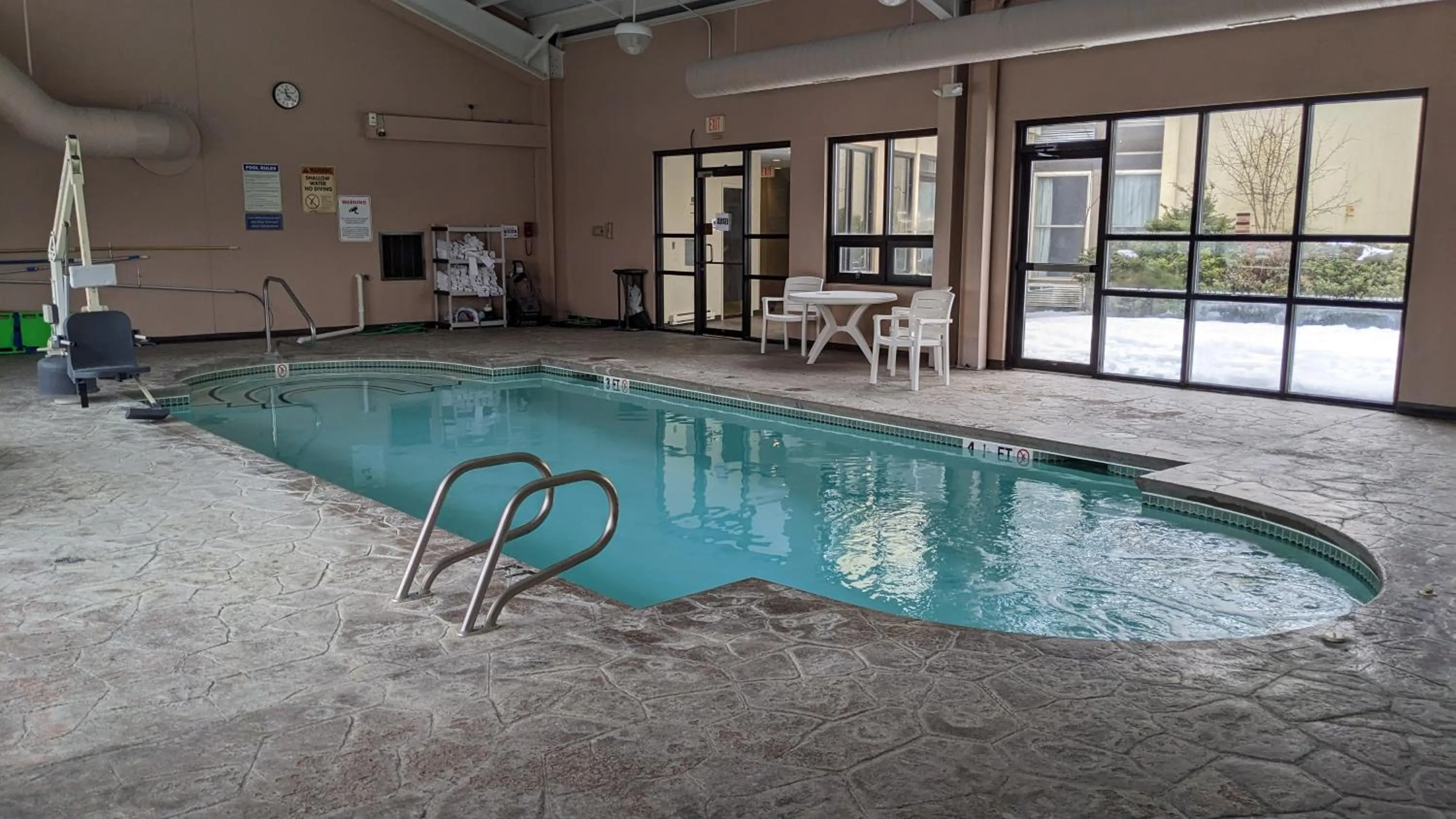Swimming pool in Quality Inn Bangor Airport