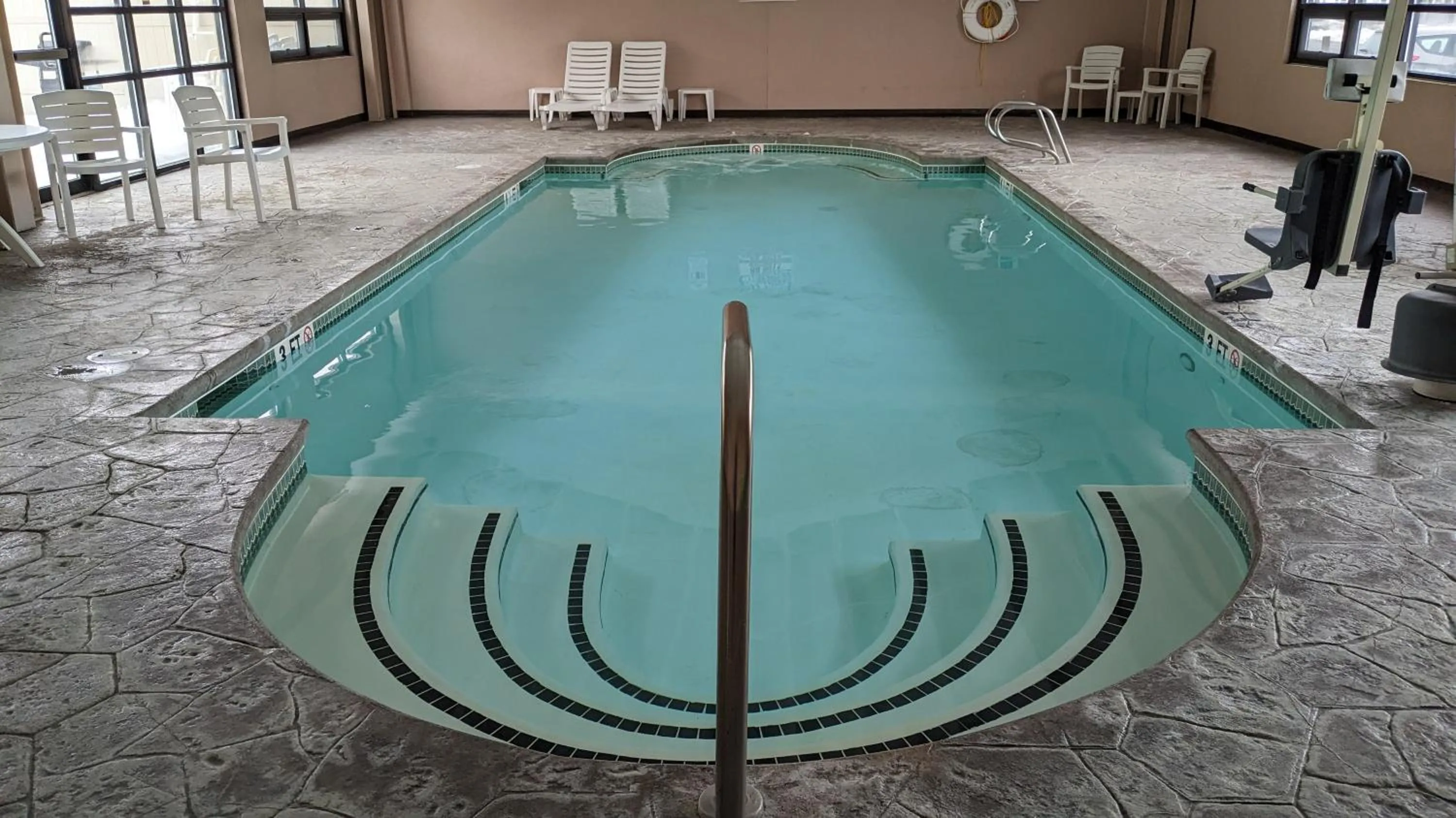 Swimming pool in Quality Inn Bangor Airport