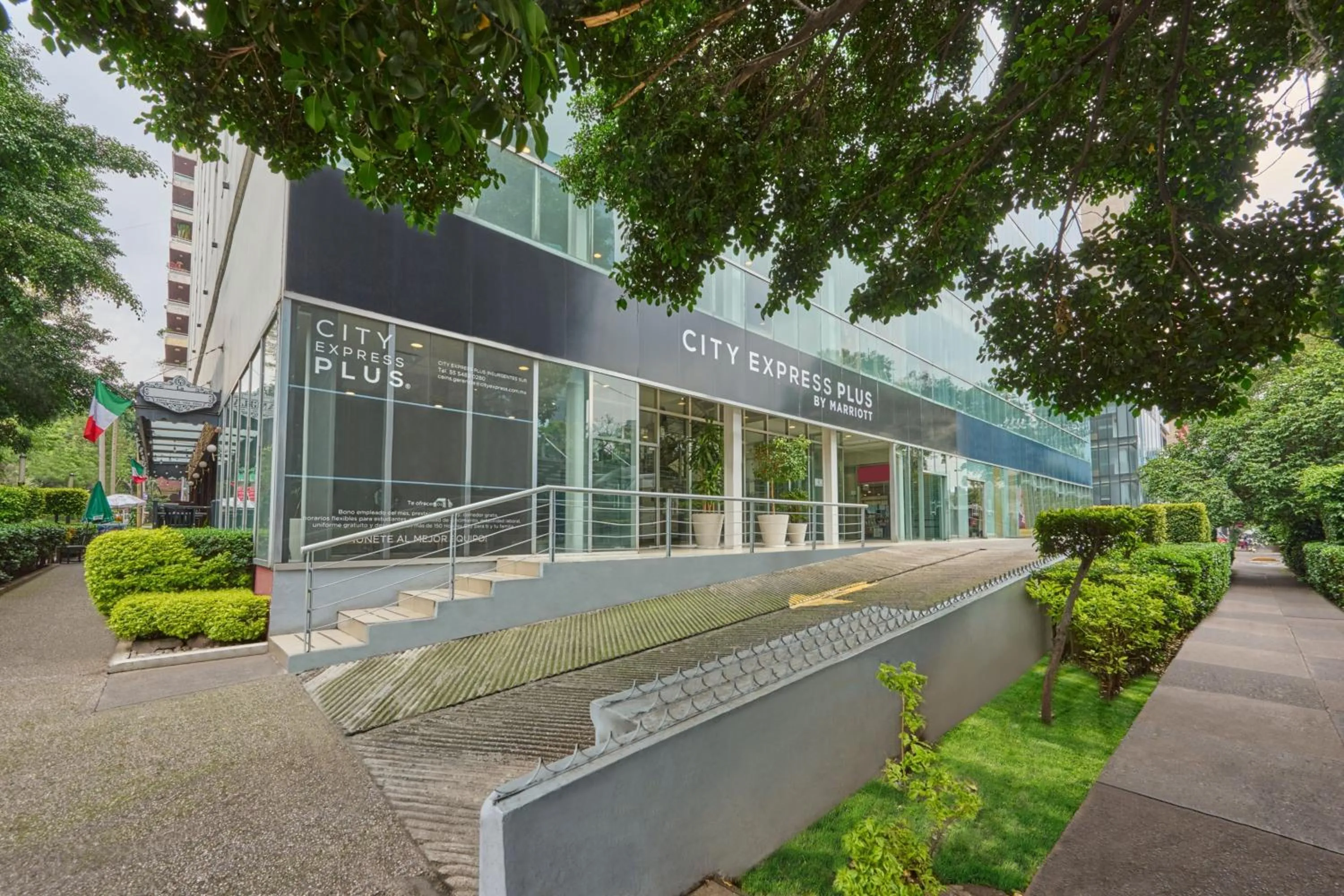 Property building in City Express Plus by Marriott Ciudad de México Insurgentes Sur
