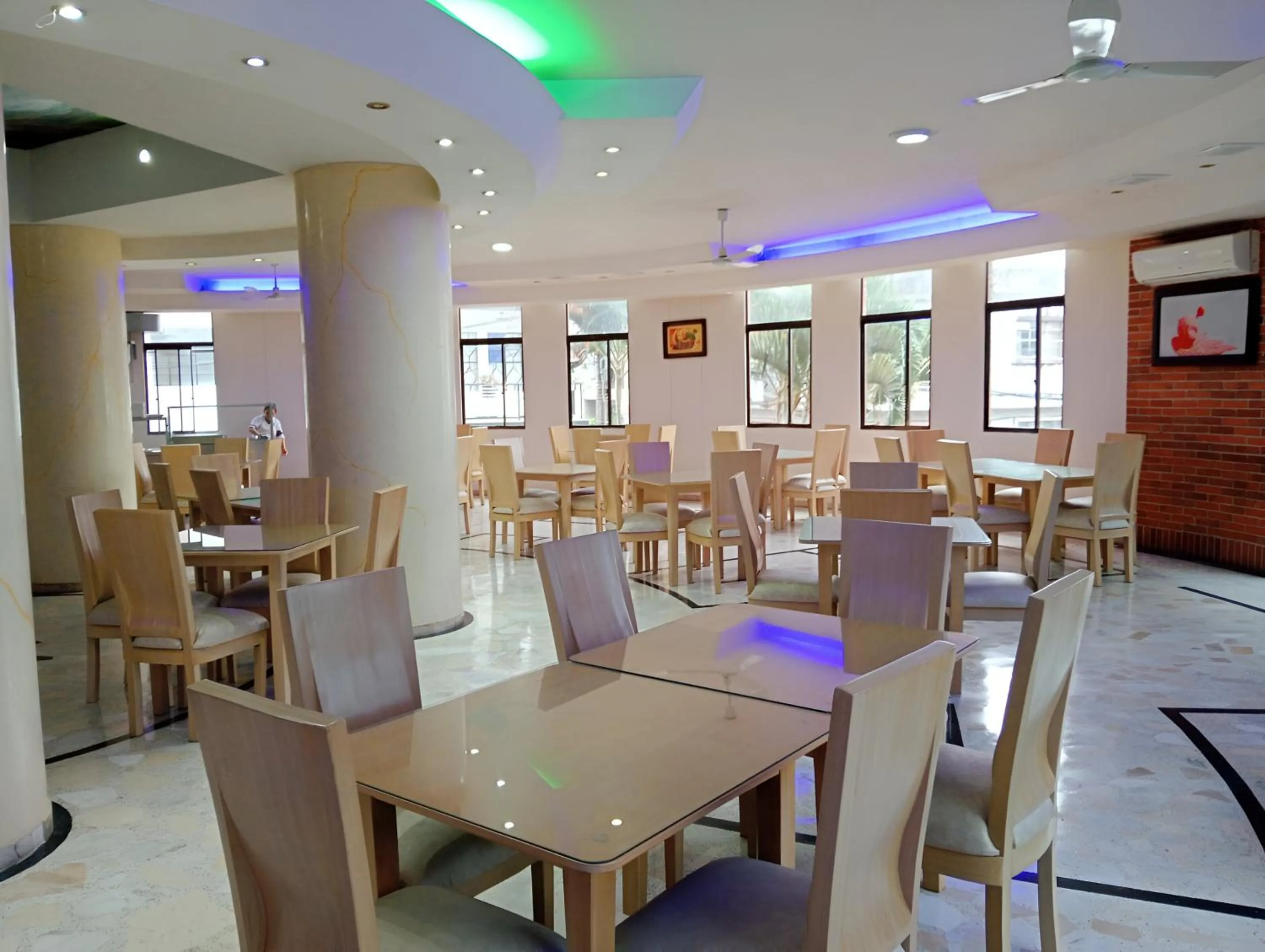 Restaurant/places to eat in Casa Morales Hotel Internacional y Centro de Convenciones