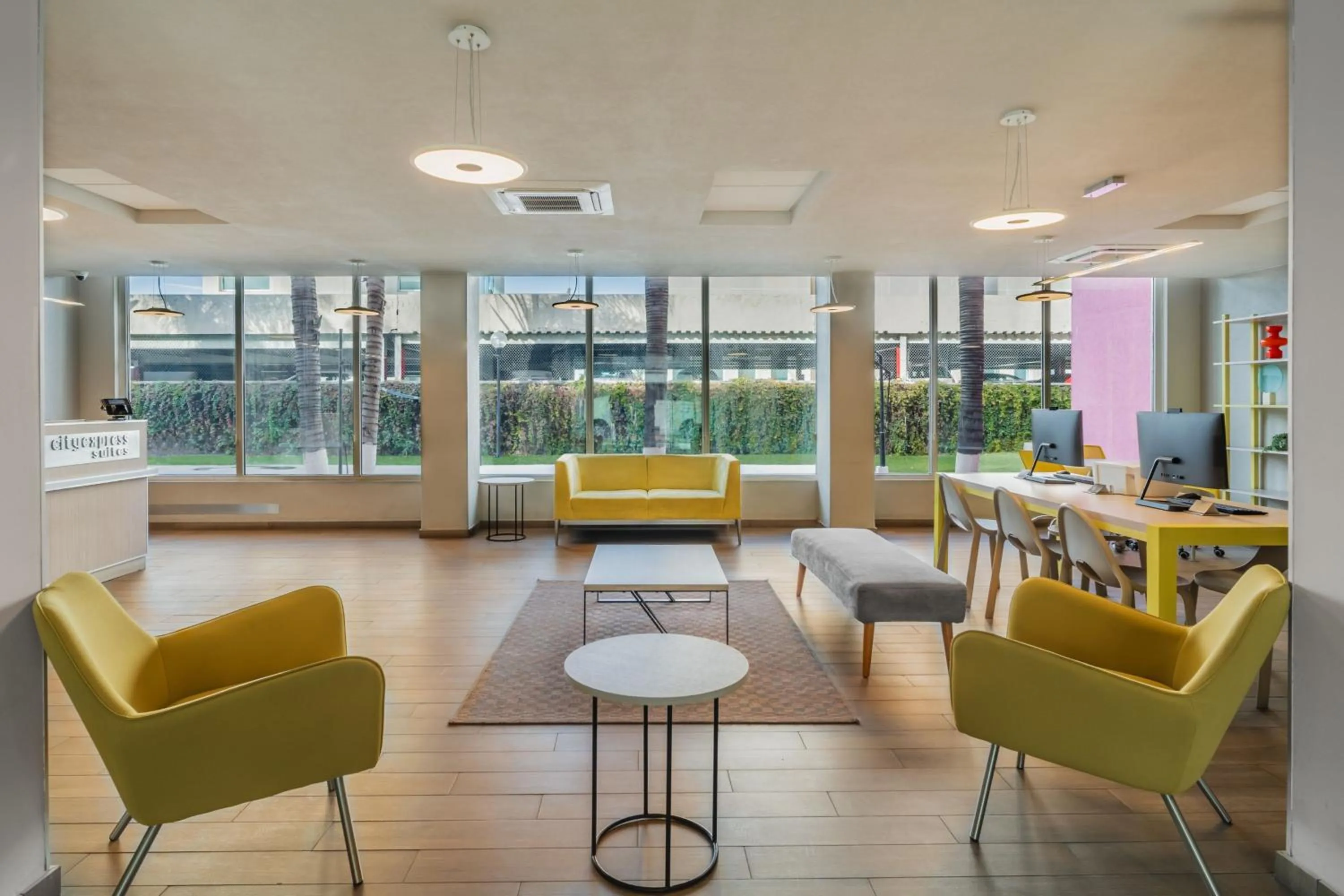 Lobby or reception in City Express Suites by Marriott Queretaro