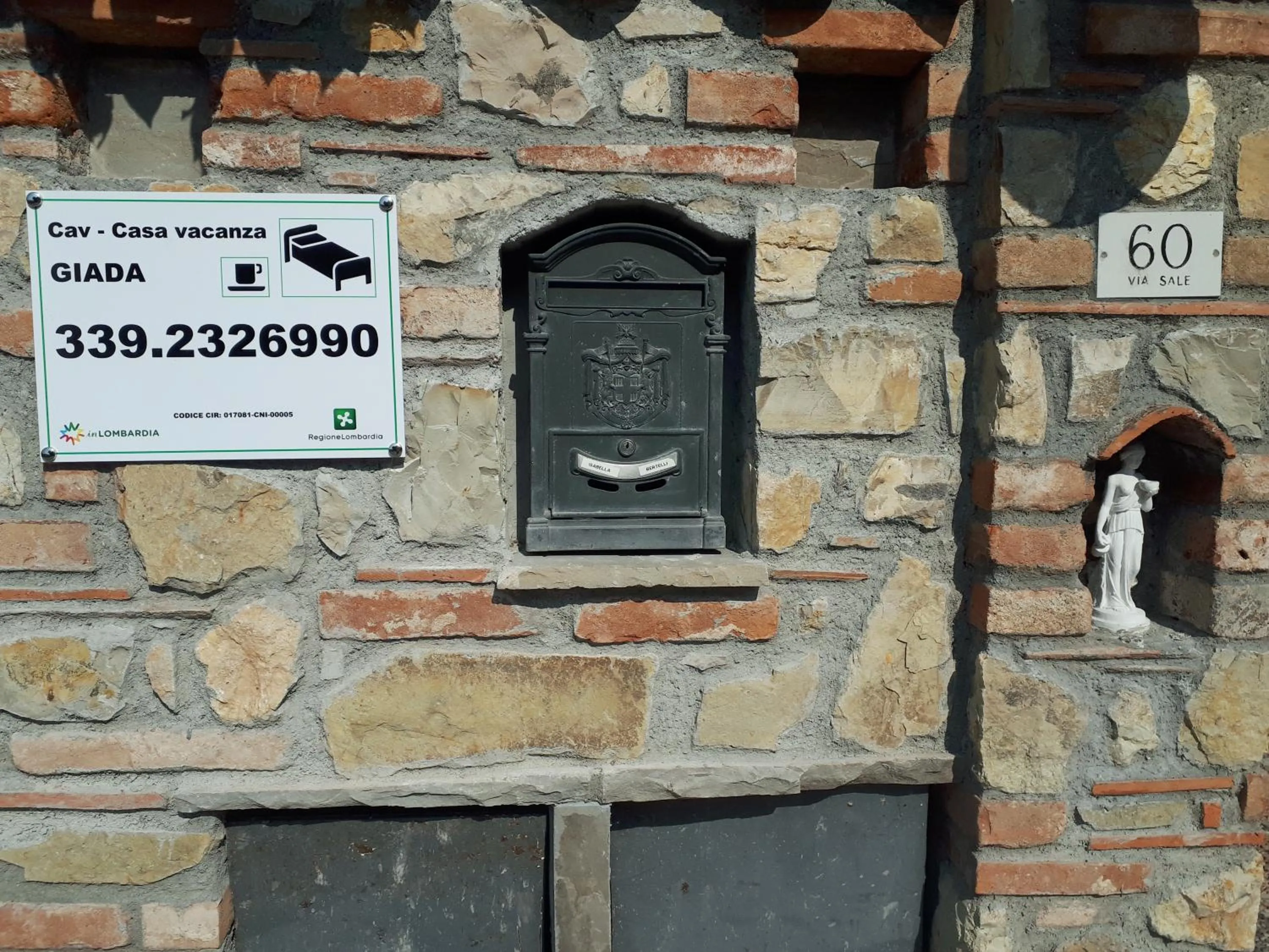 Facade/entrance in Giada