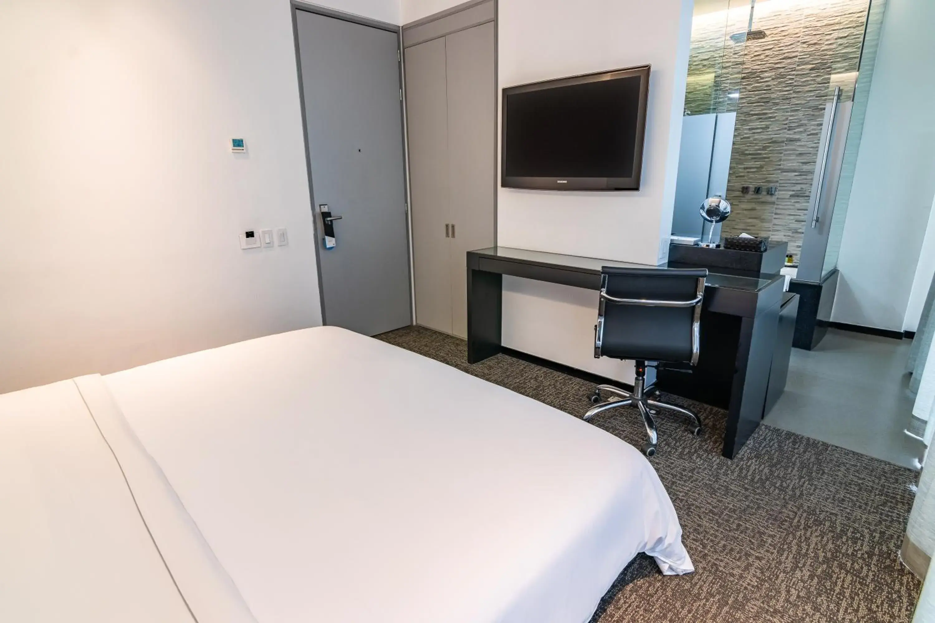 Standard Double Room (King size bed) in GHL Collection 93 Standard Double Room (King size bed) in GHL Collection 93