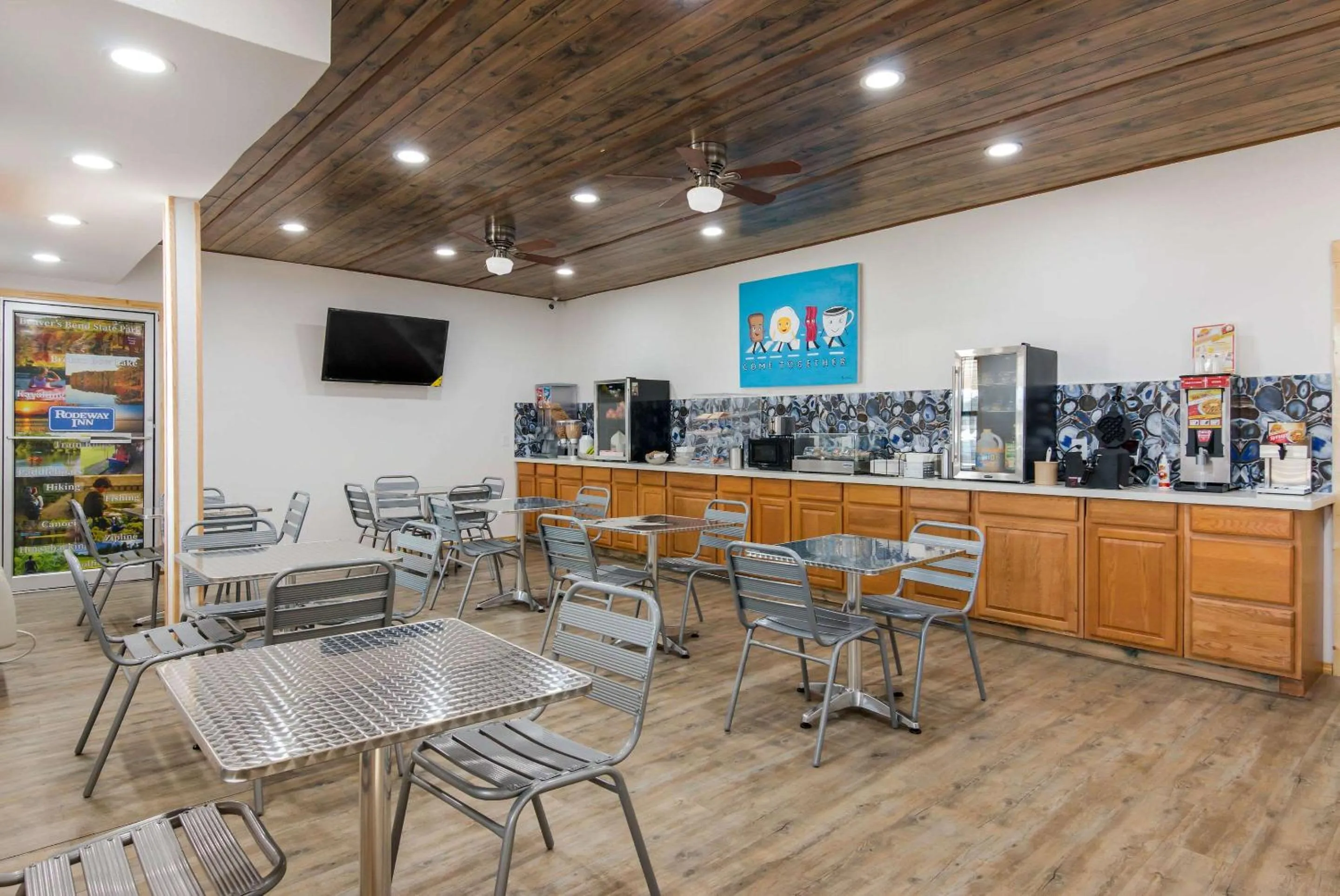 Breakfast in Rodeway Inn Broken Bow-Hochatown