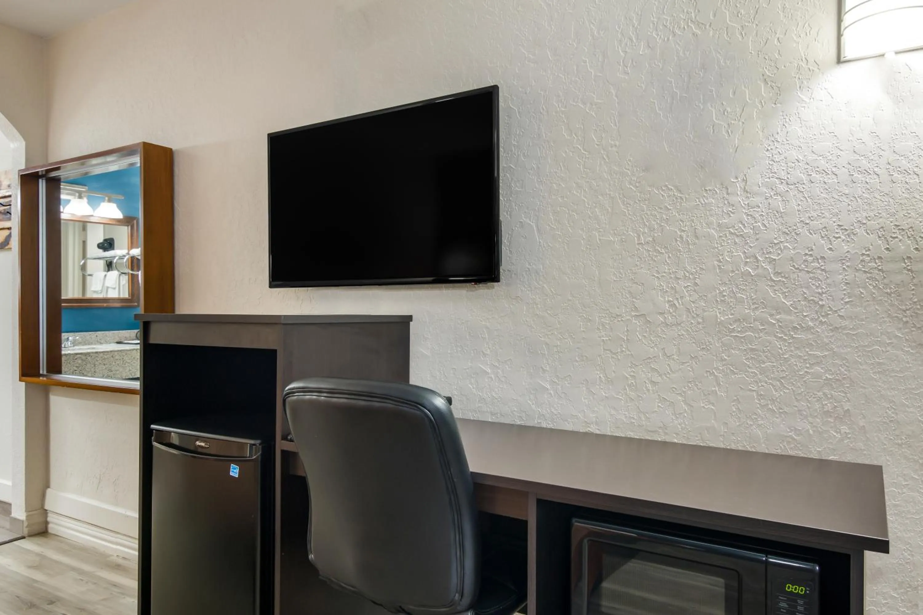 Bedroom in Rodeway Inn Broken Bow-Hochatown