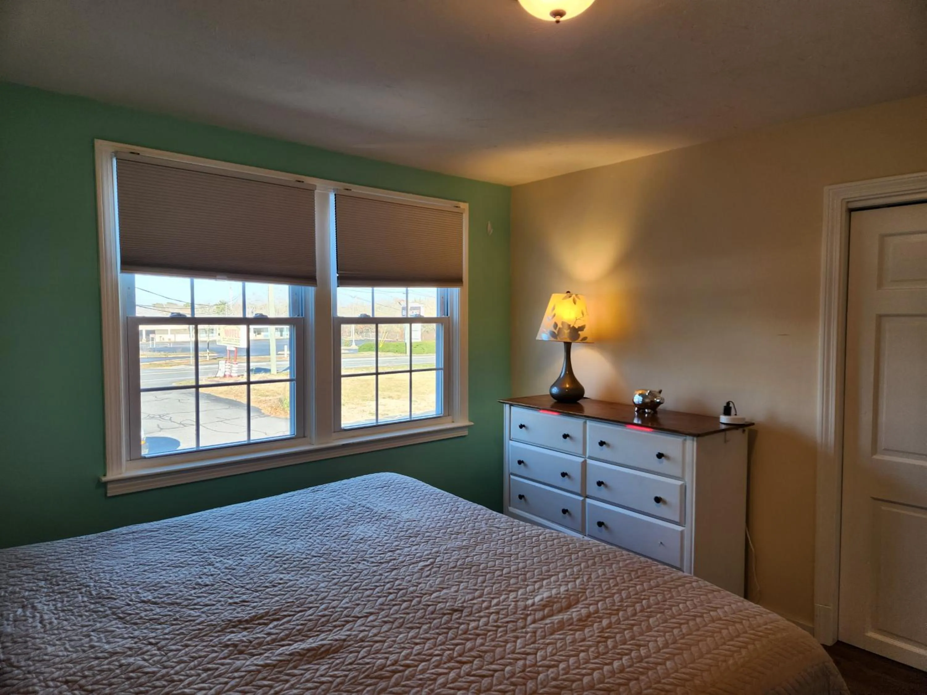 Bed in Jonathan Edwards Motel