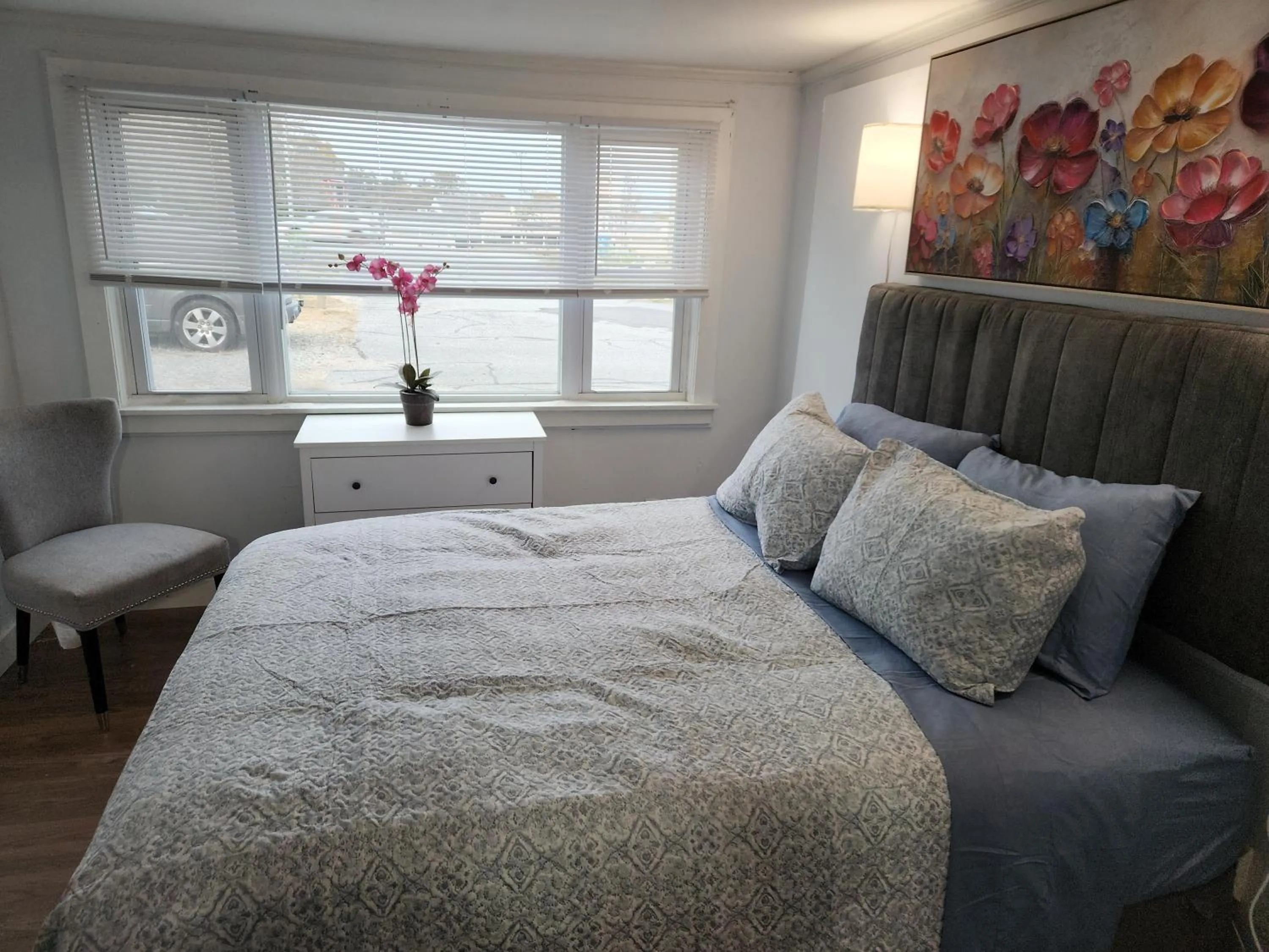 Bed in Jonathan Edwards Motel