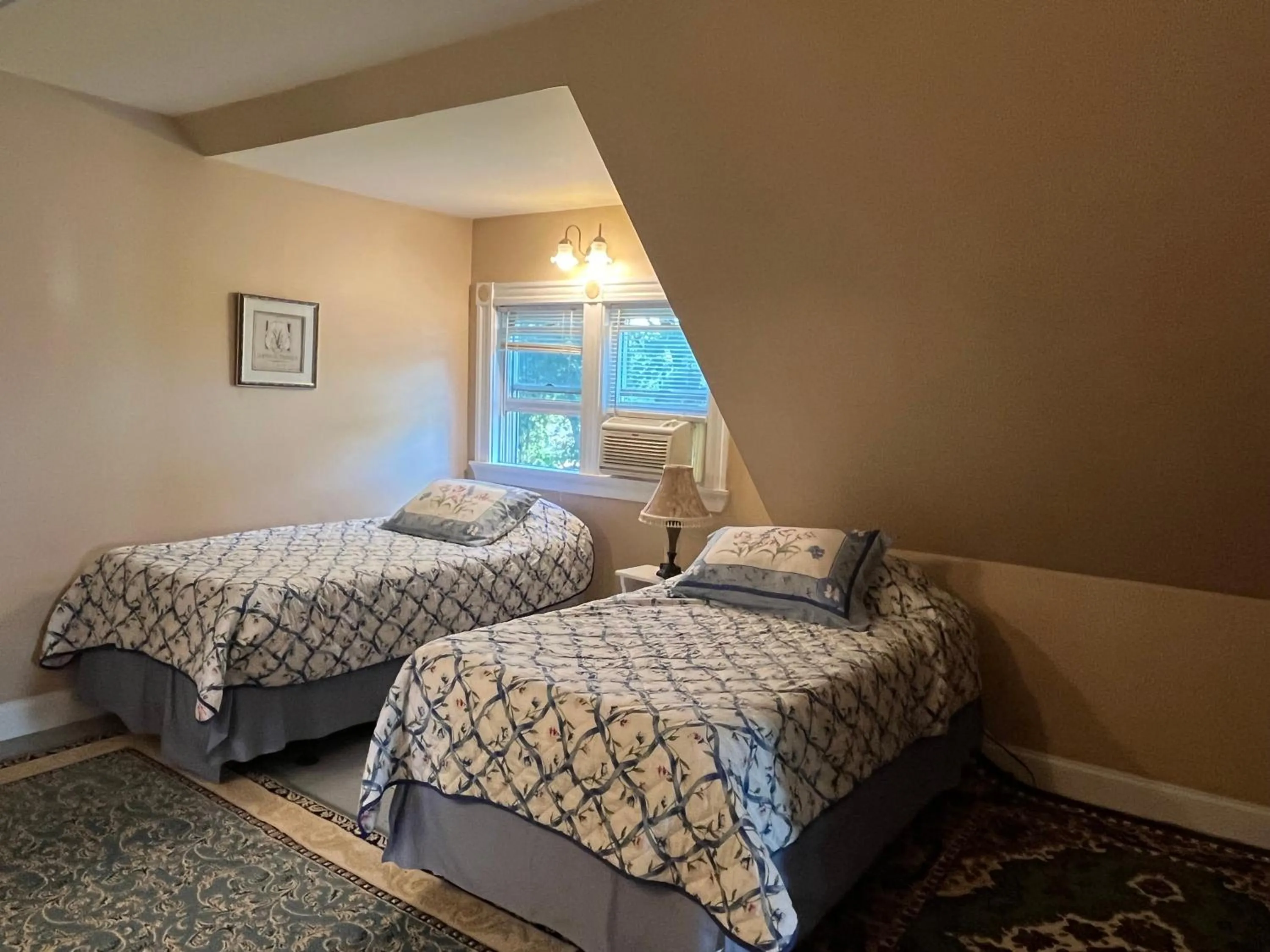 Bed in Cheney House Bed & Breakfast