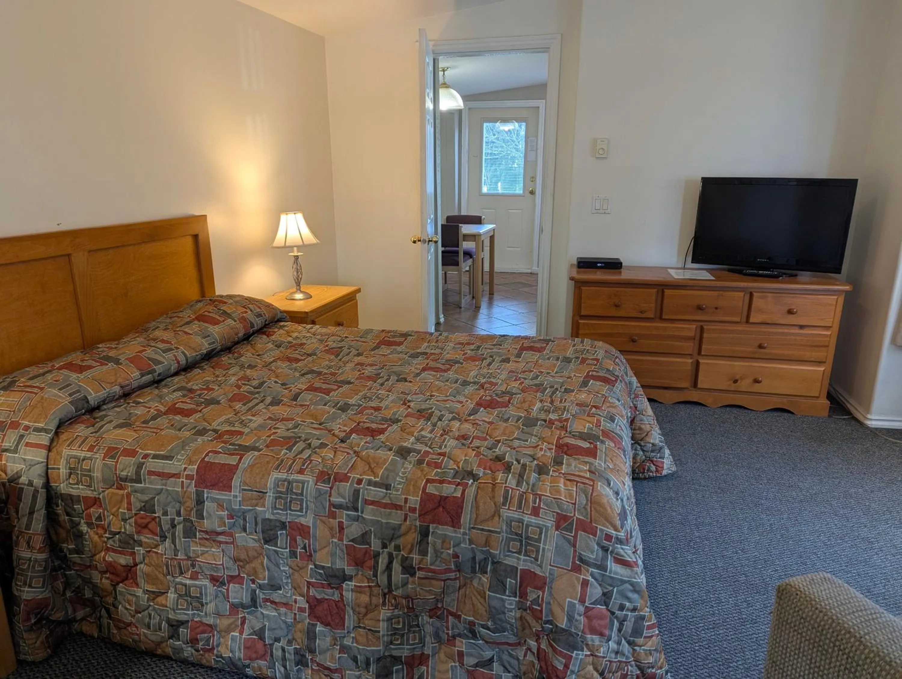 Bed in Summerland Motel