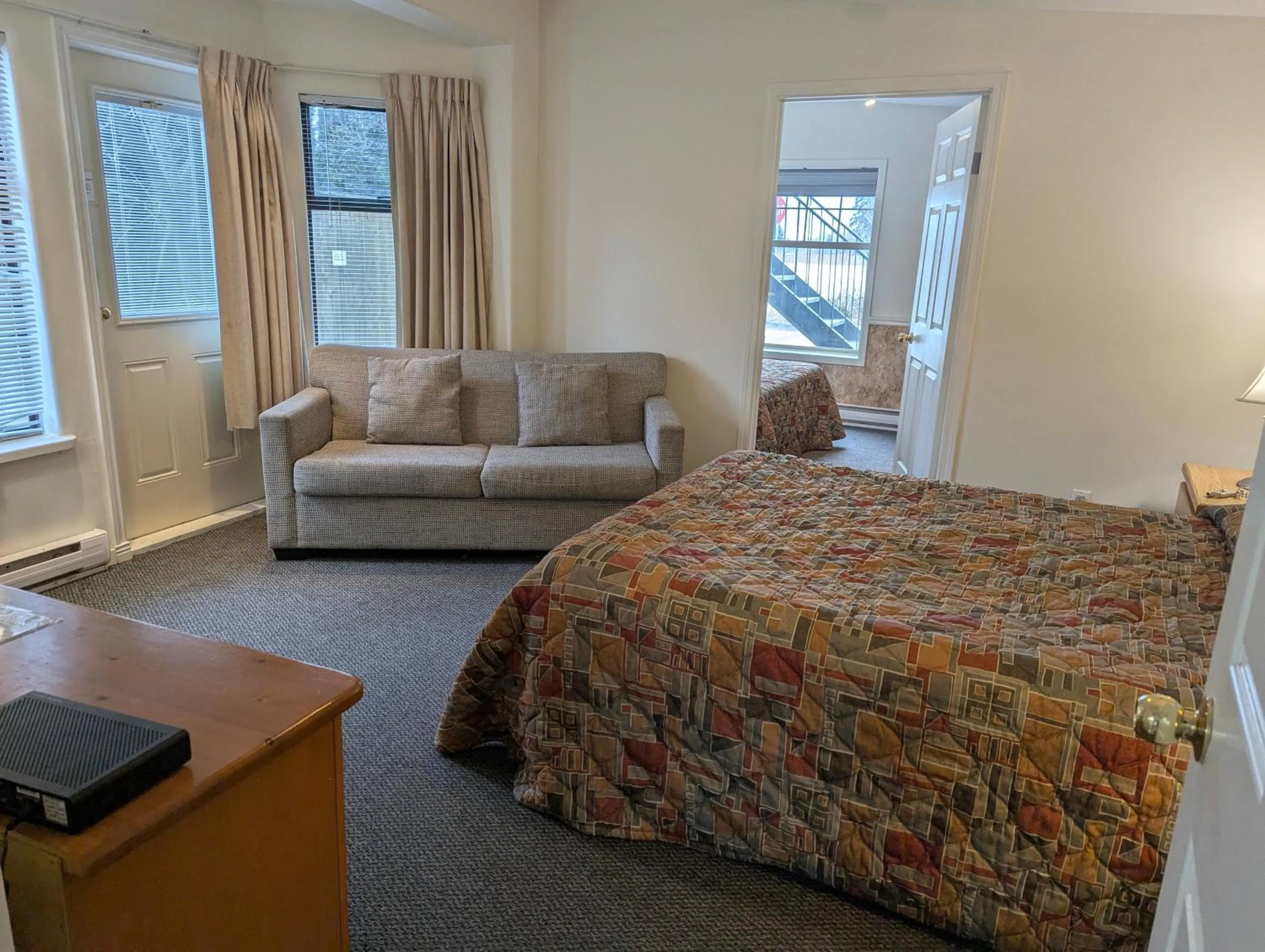 Bed in Summerland Motel