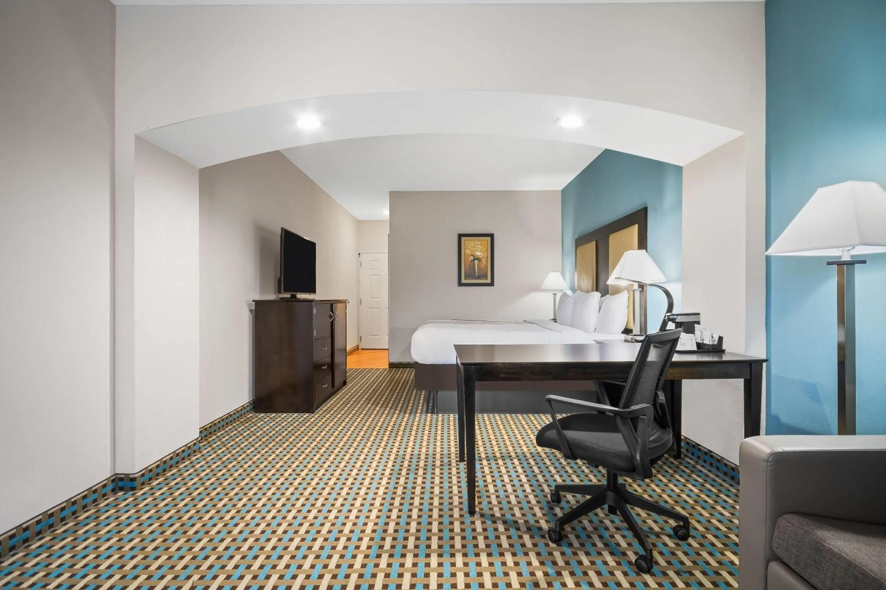 Photo of the whole room in La Quinta by Wyndham Stonington-Mystic Area