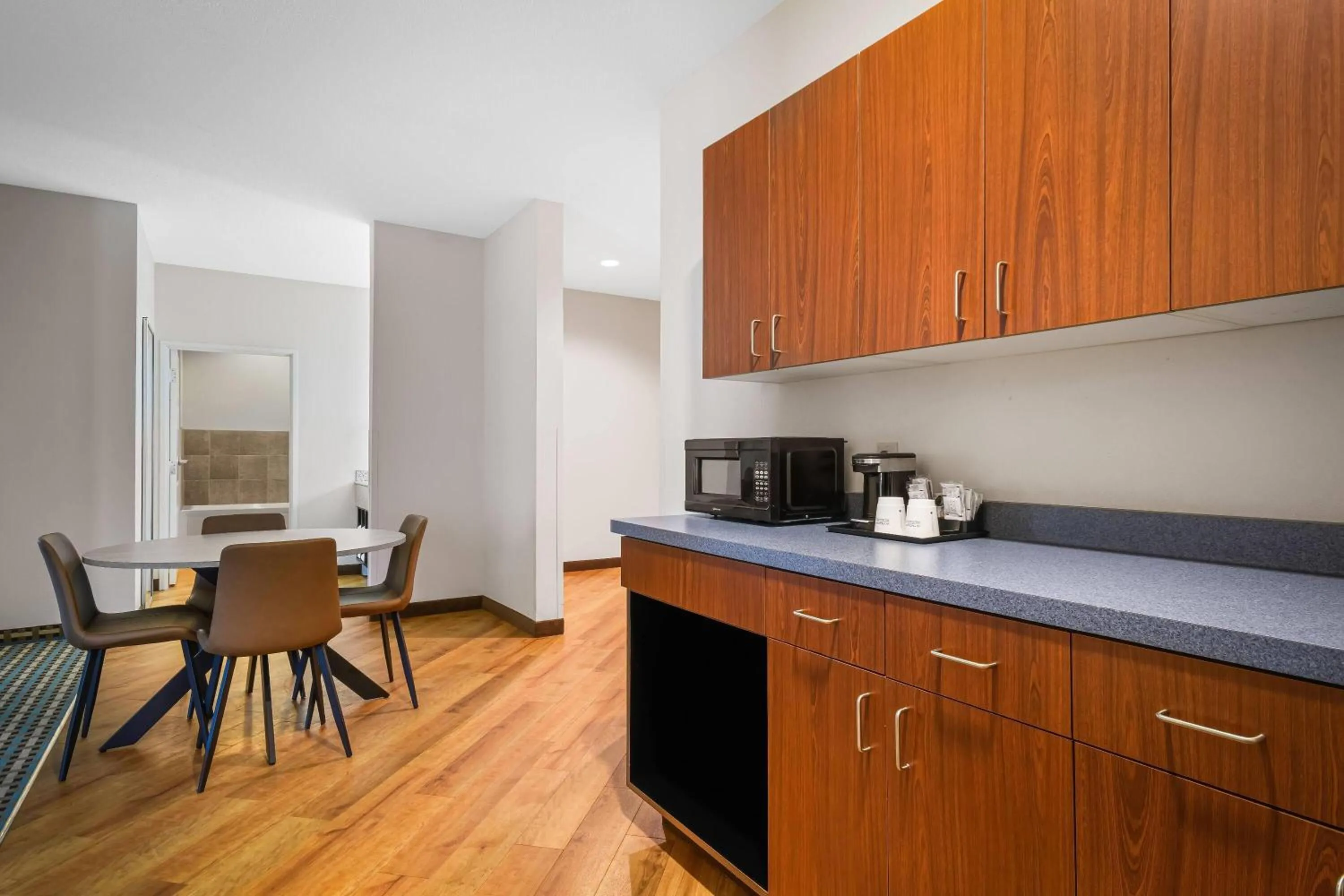 Photo of the whole room in La Quinta by Wyndham Stonington-Mystic Area