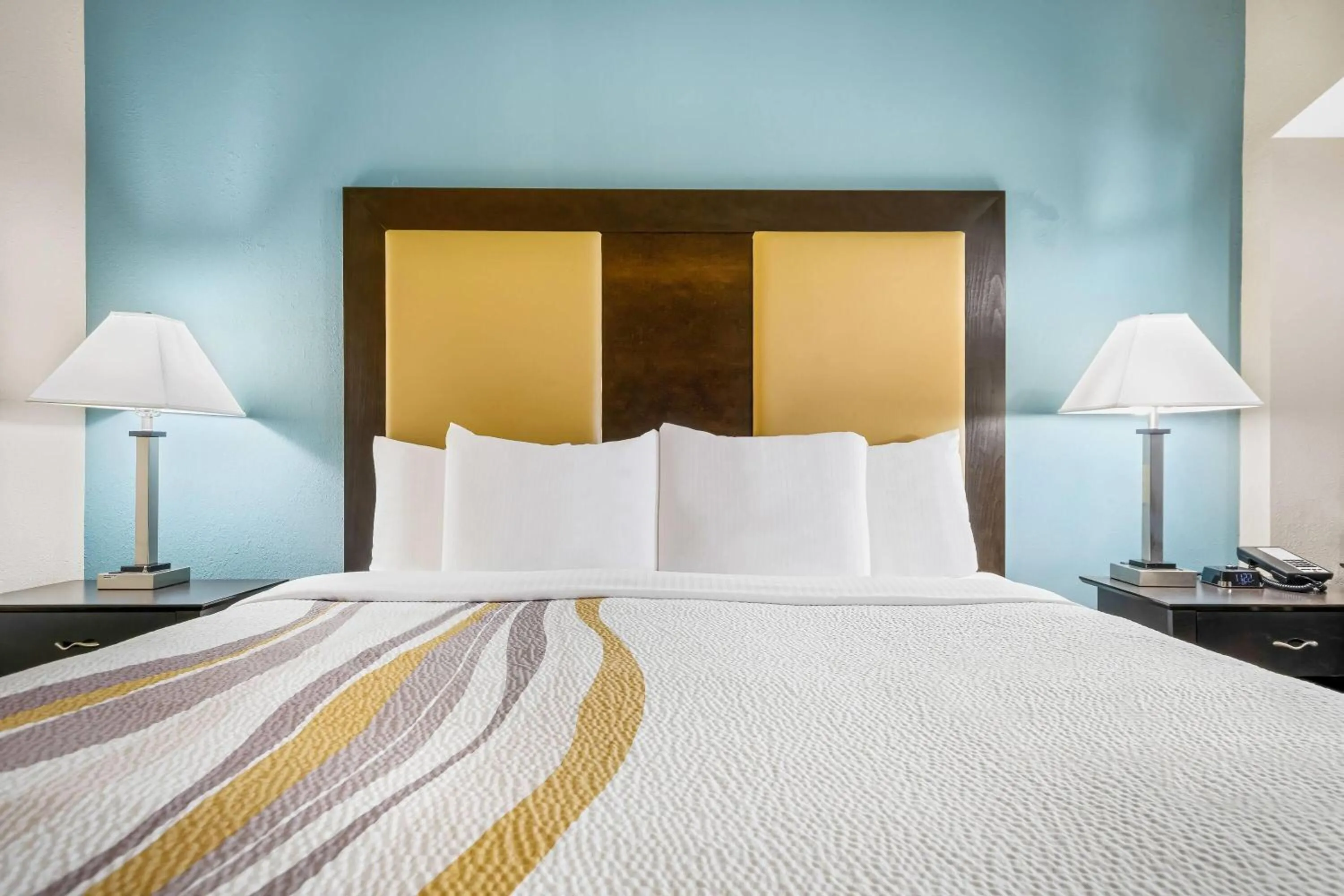 Photo of the whole room, Bed in La Quinta by Wyndham Stonington-Mystic Area