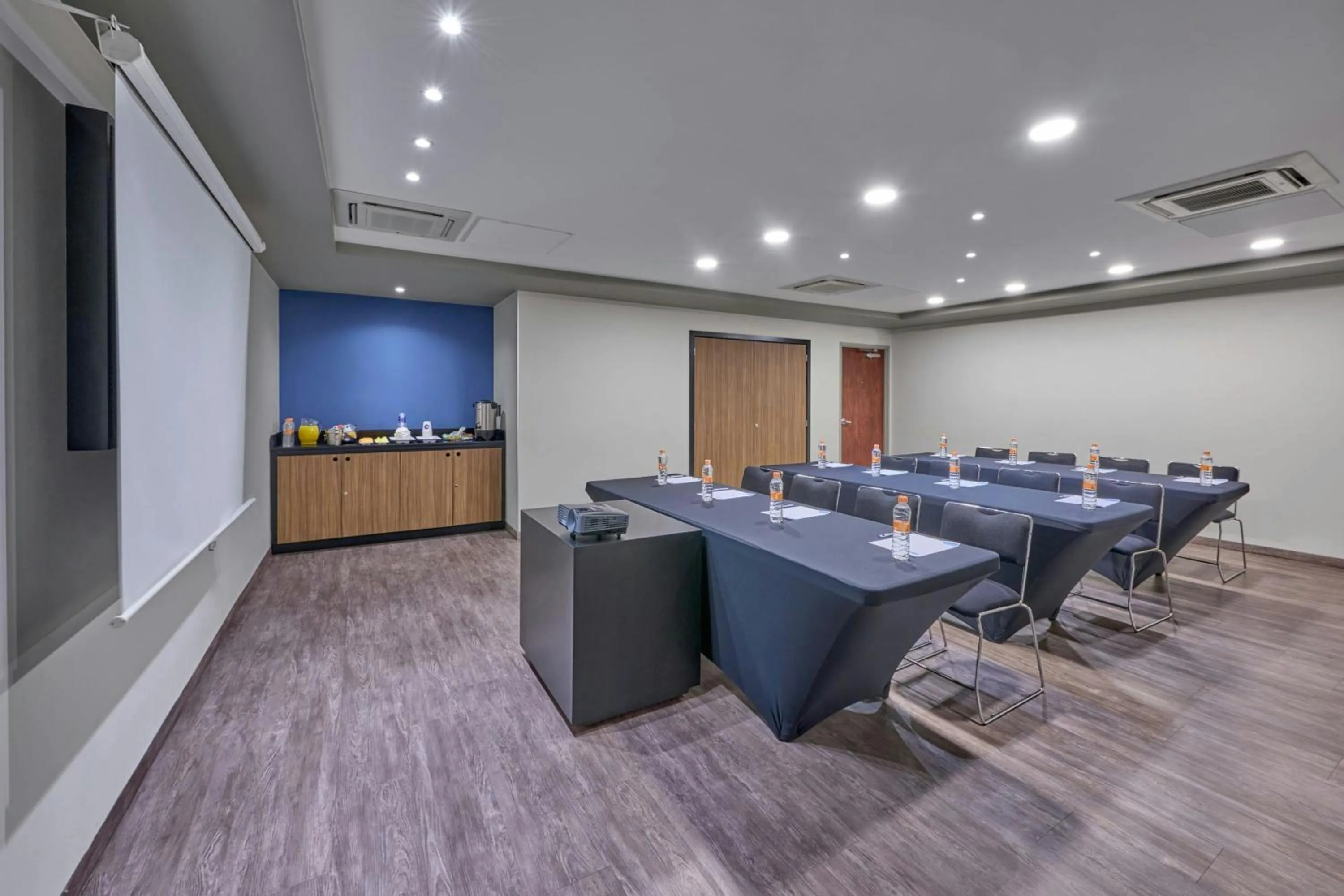 Meeting/conference room in City Express by Marriott Mexicali