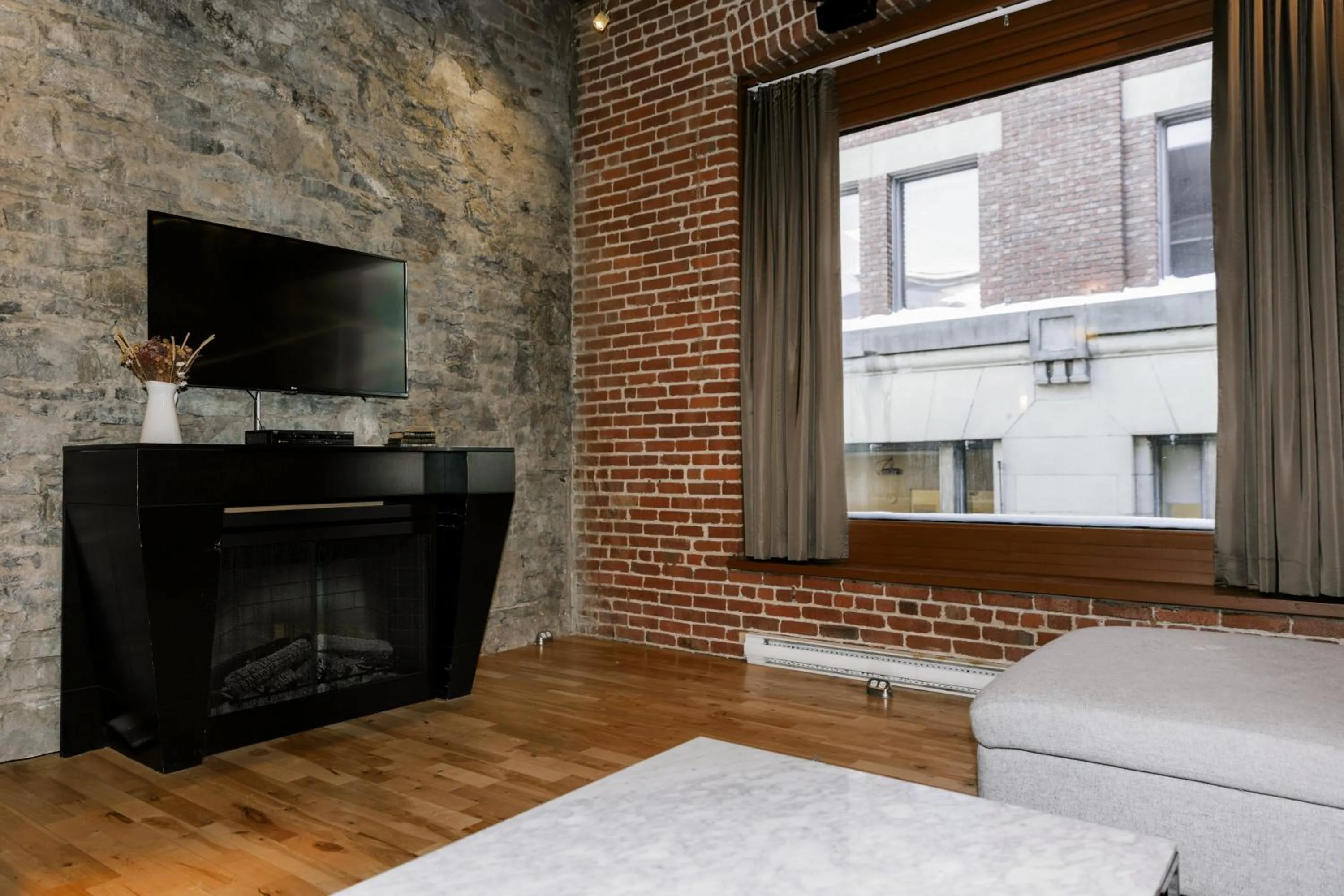 TV and multimedia, Bed in Lofts du Vieux-Port by Gray Collection