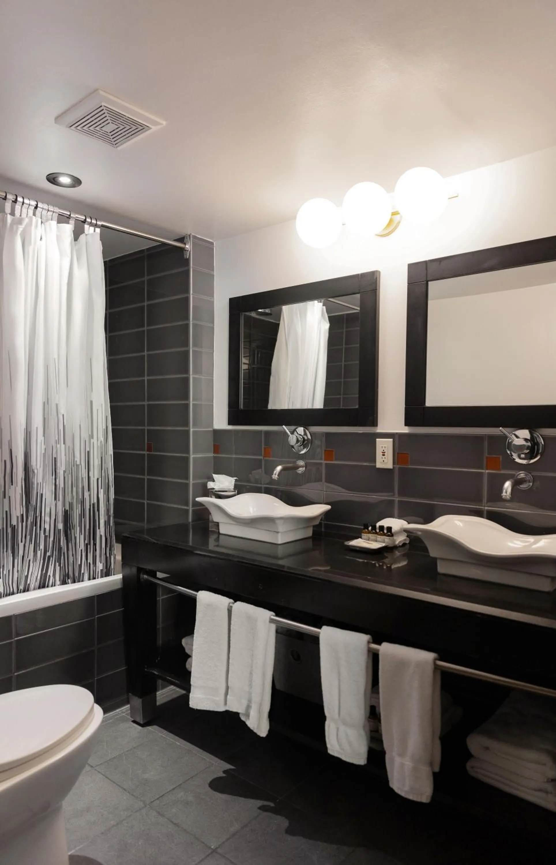 Bathroom in Lofts du Vieux-Port by Gray Collection